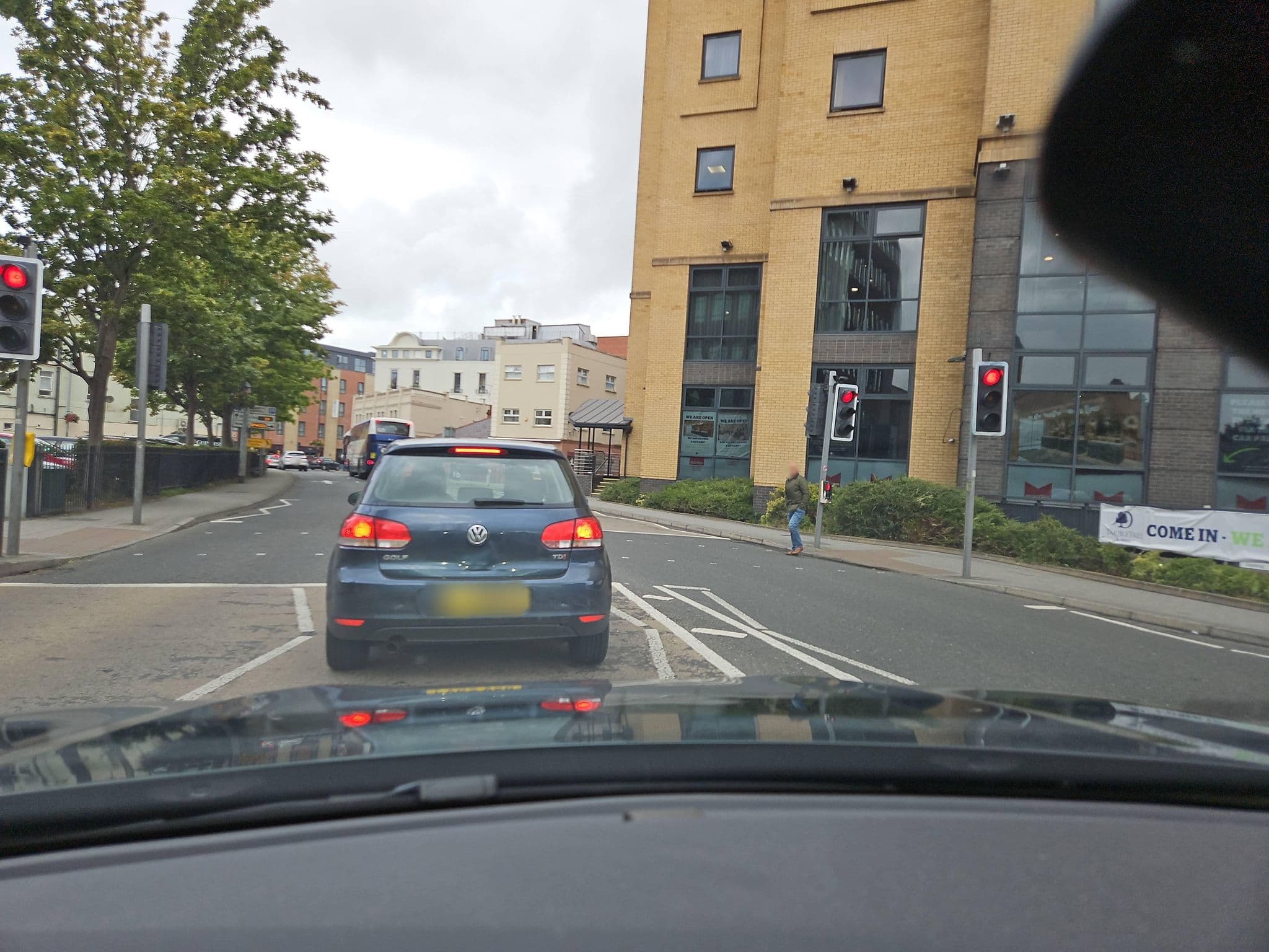 Street view near City Hotel Derry, Derry — © toho (CC BY-SA · Mapillary)