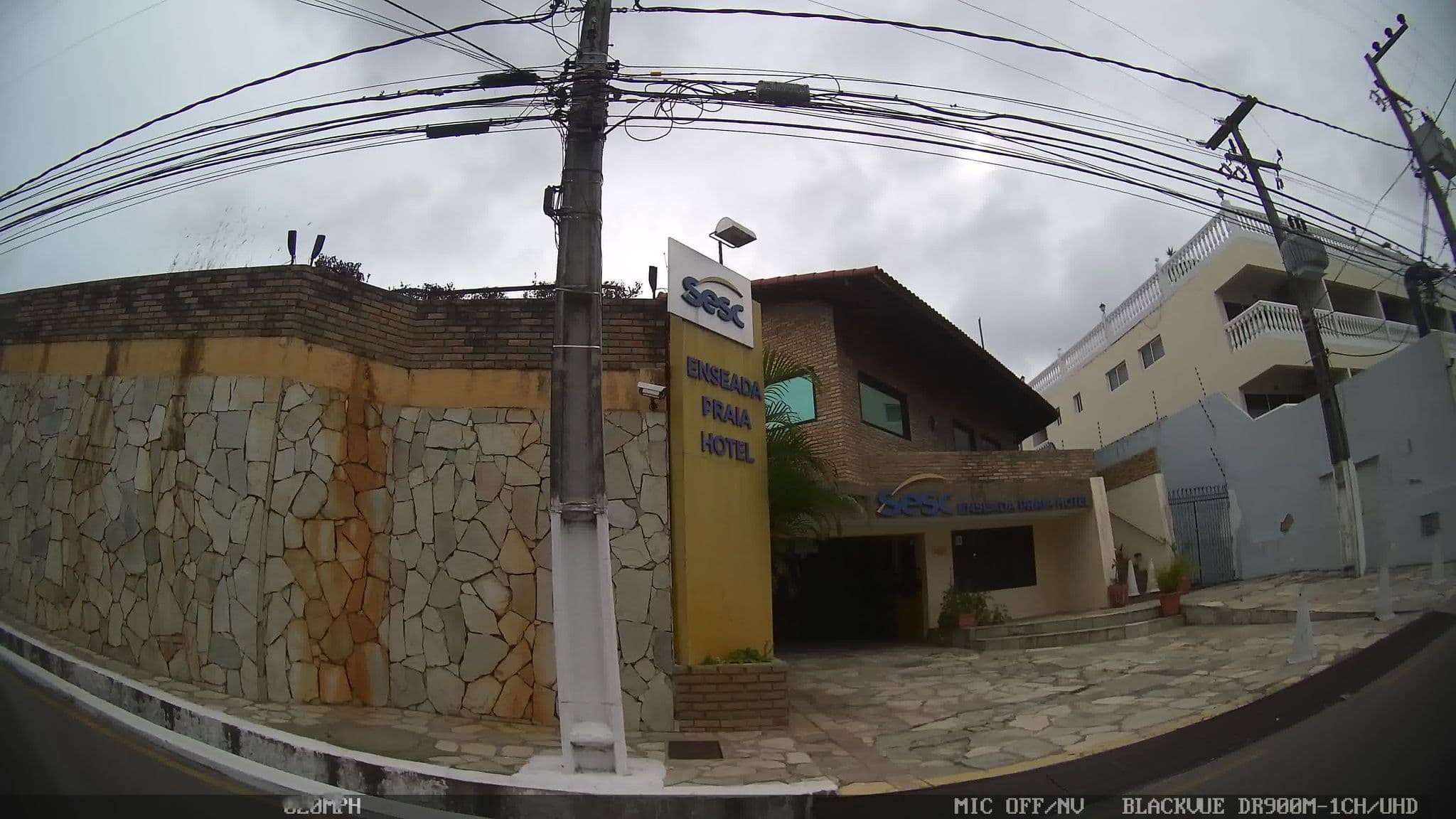 Street view near Enseada Praia Hotel - SESC, Natal — © kaart_4 (CC BY-SA · Mapillary)
