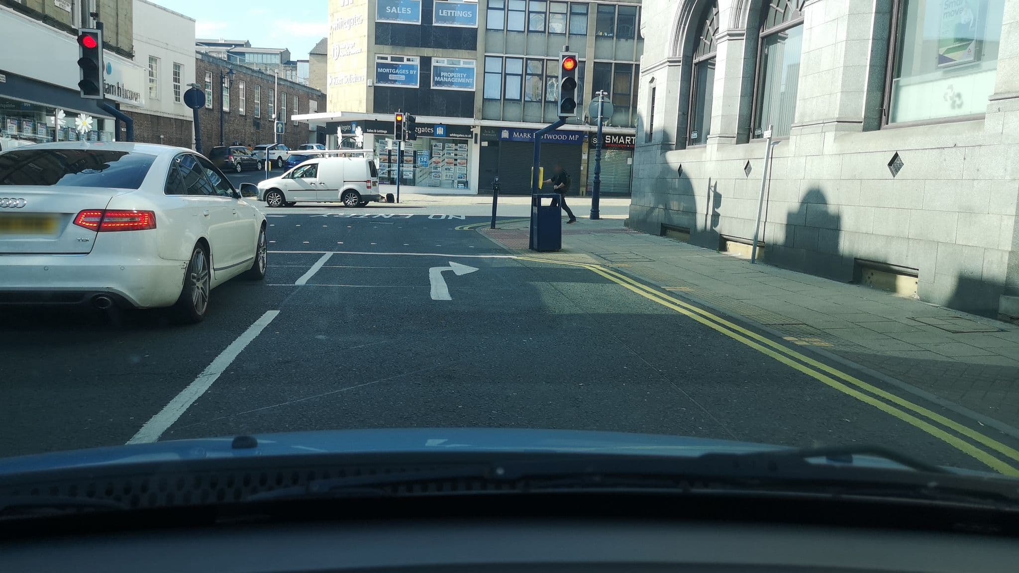 Street view near Valee stay, Dewsbury — © cuttlebug (CC BY-SA · Mapillary)