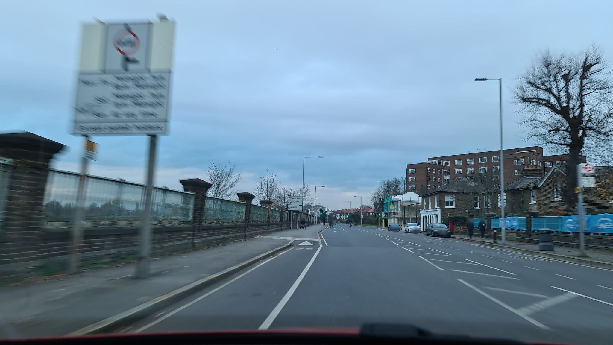 Street view near Kingston University - Seething Wells Halls of Residence, Long Ditton — © alexanderar (CC BY-SA · Mapillary)