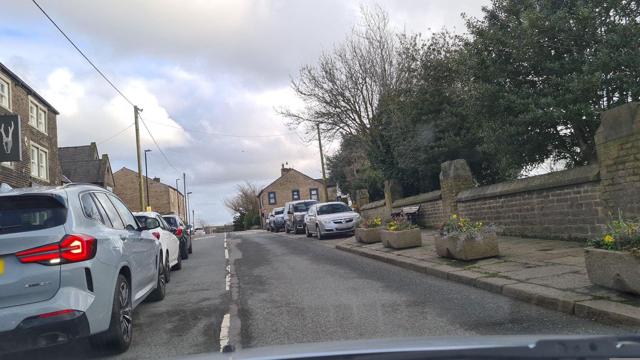 Street view near The White Hart Inn at Lydgate, Lees — © mappo2 (CC BY-SA · Mapillary)