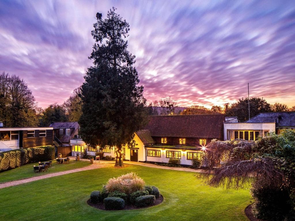 Sunday Box Hill Burford Bridge Hotel, Dorking