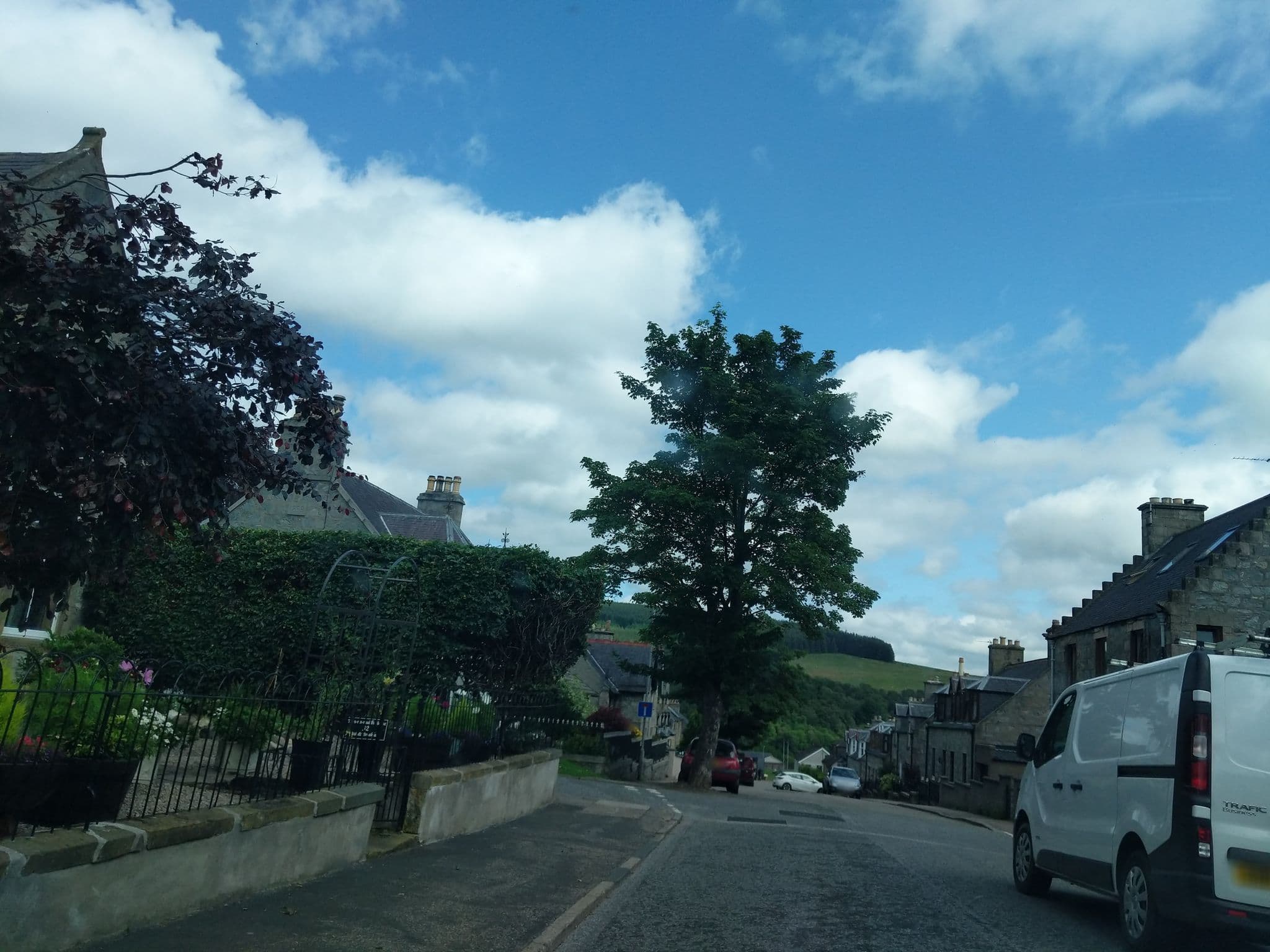 Street view near Tom-na-muidh Bed and Breakfast, Dufftown โ ยฉ ccbb7766 (CC BY-SA ยท Mapillary)