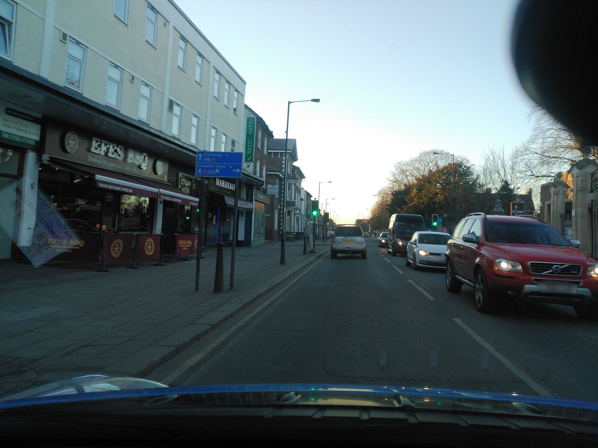 Street view near Dunstable Boutique Guest House, Dunstable — © zymurgic (CC BY-SA · Mapillary)