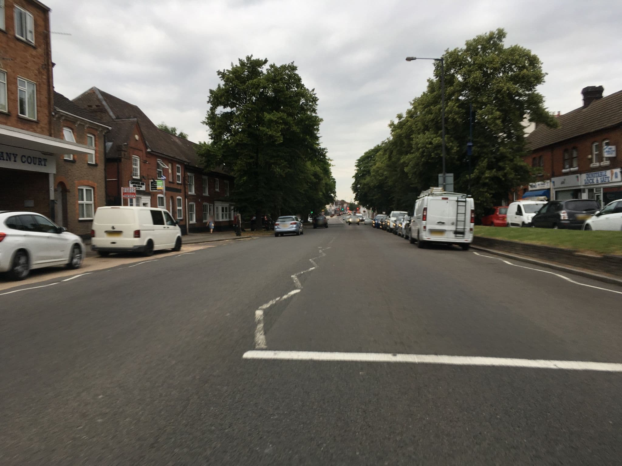 Street view near The White Swan Inn, Dunstable — © southglos (CC BY-SA · Mapillary)