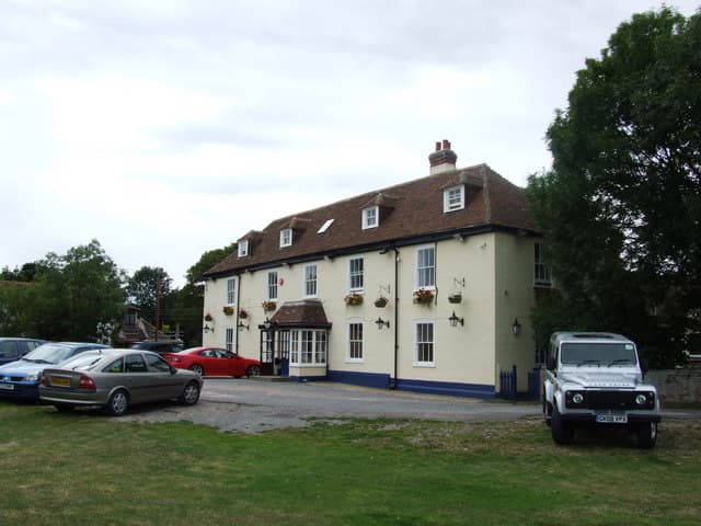 The Ship Inn (via Wikimedia Commons, CC BY-SA 2.0)