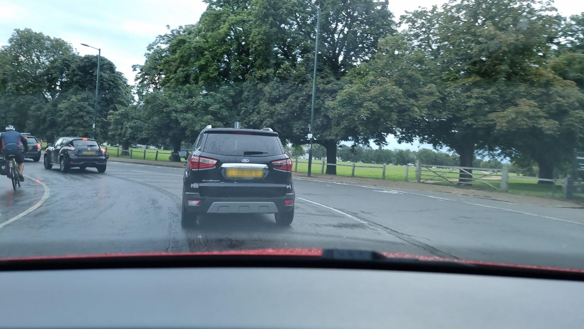 Street view near Craven House Apartments, East Molesey — © alexanderar (CC BY-SA · Mapillary)