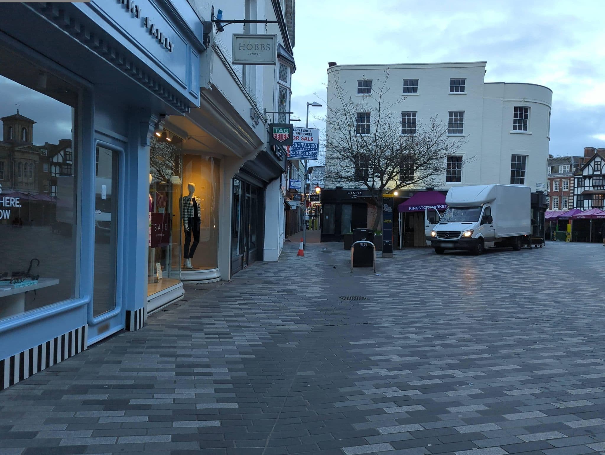 Street view near Hotel Chocolat, Kingston upon Thames — © inanov (CC BY-SA · Mapillary)