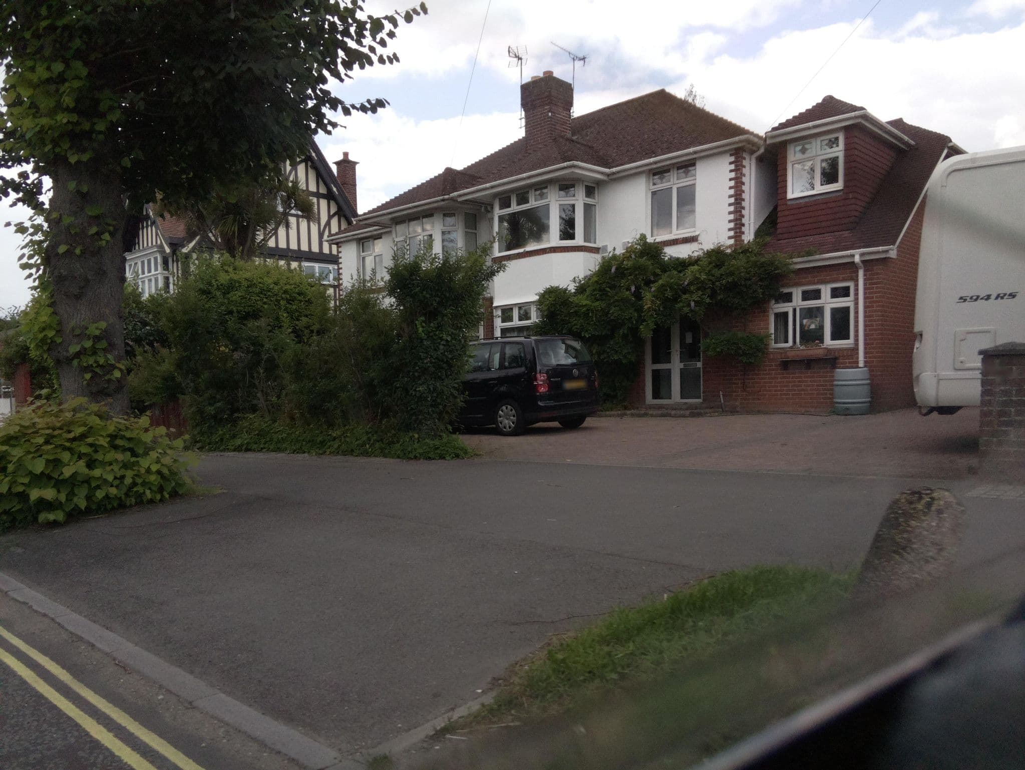 Street view near Leigh Hotel, Eastleigh — © southglos (CC BY-SA · Mapillary)