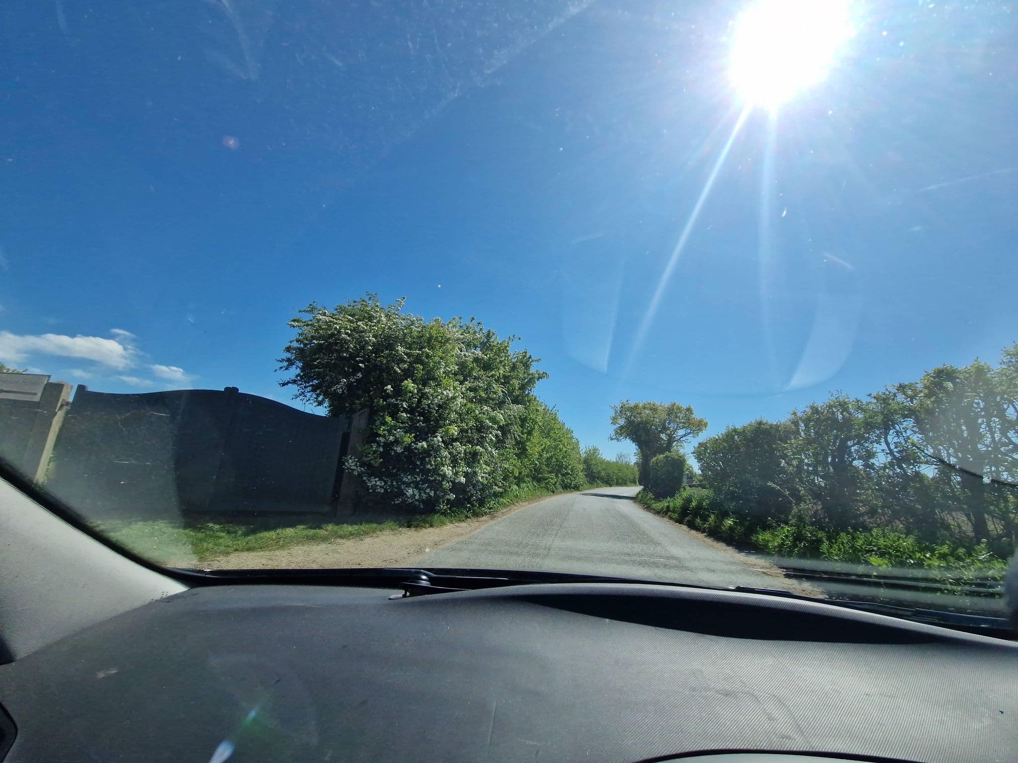 Street view near Pheasant Suites, Elmstead Market — © edloach (CC BY-SA · Mapillary)