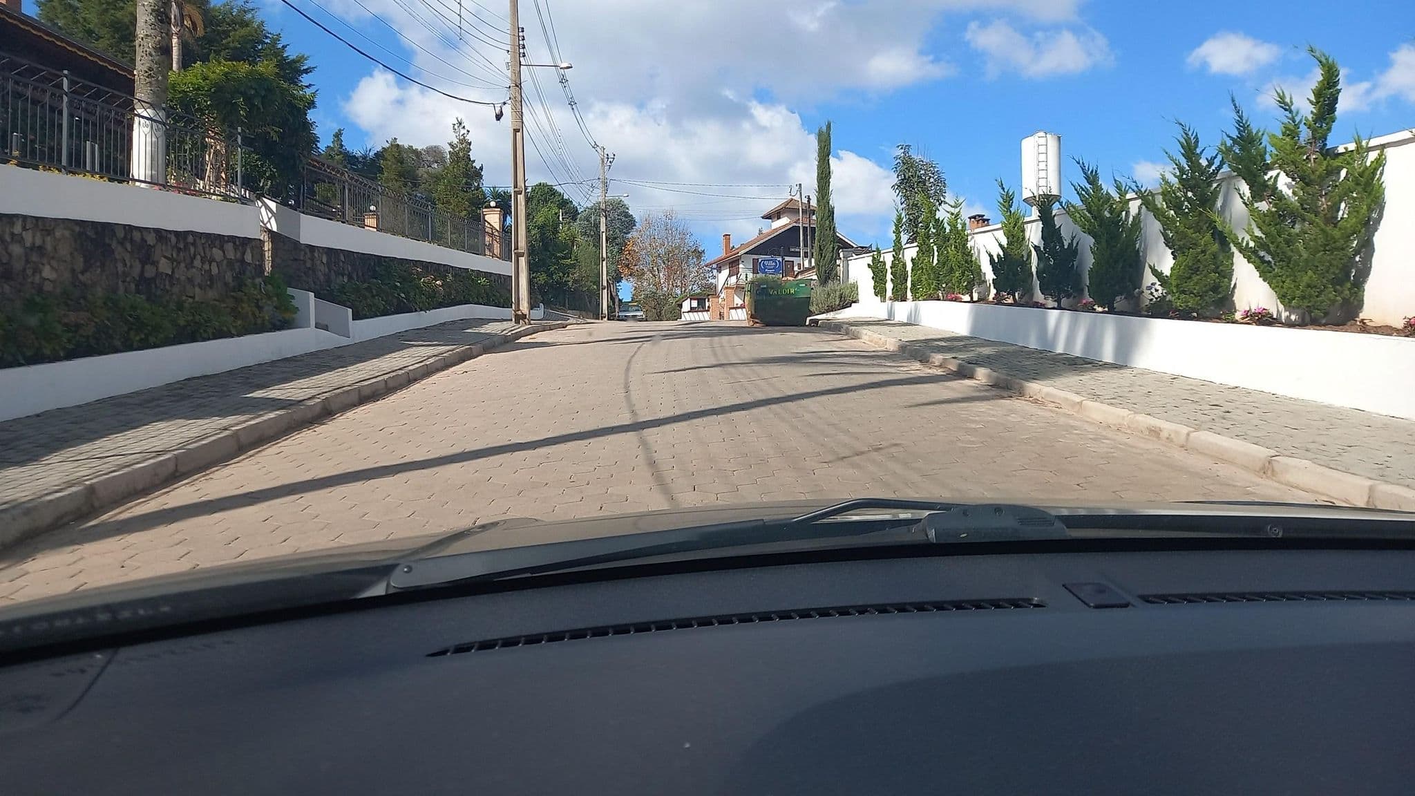 Street view near Valle das Flores, Monte Verde — © gchiorato (CC BY-SA · Mapillary)