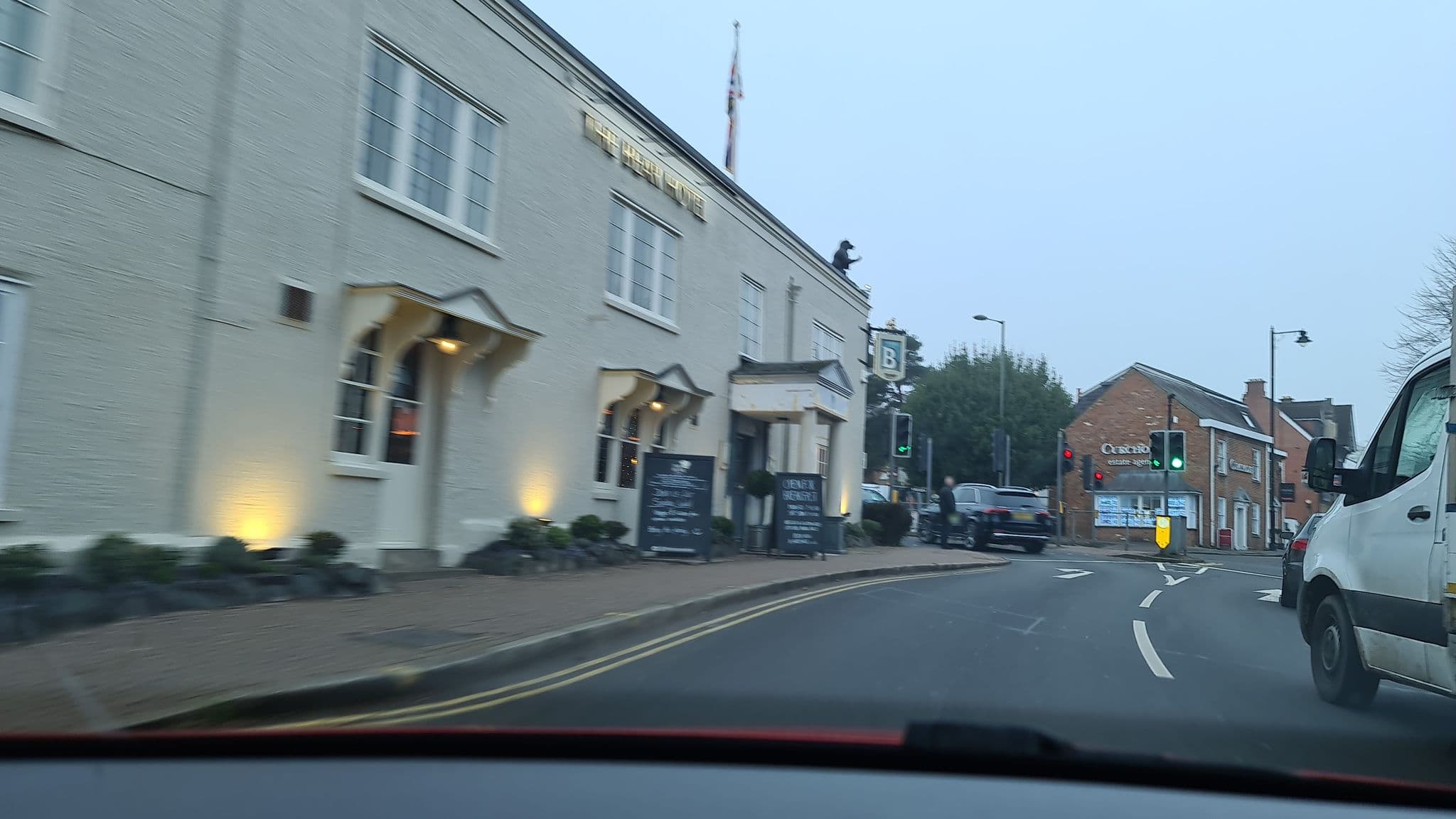 Street view near The Bear (Hotel), Esher — © alexanderar (CC BY-SA · Mapillary)