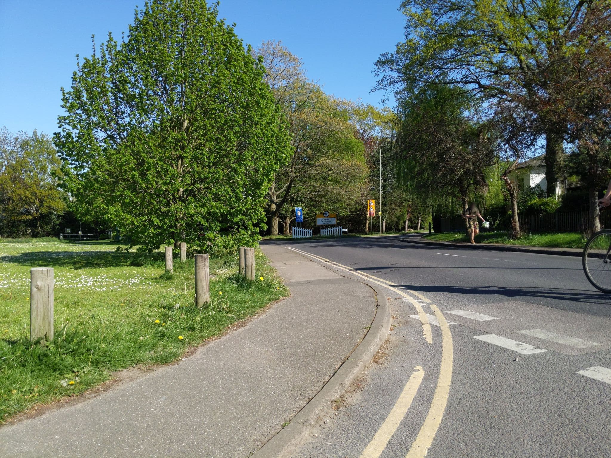 Street view near José Pizarro The Swan Inn, Esher — © jhazan (CC BY-SA · Mapillary)