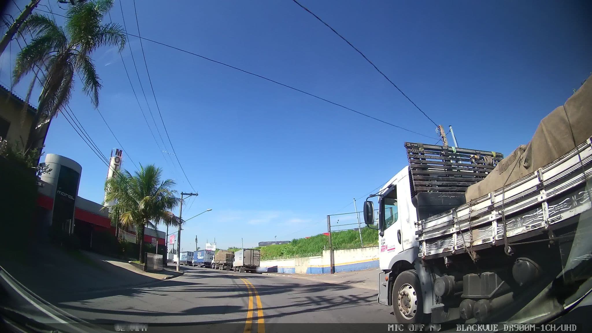 Street view near Motel 2000, Vila Medeiros — © kaart_4 (CC BY-SA · Mapillary)