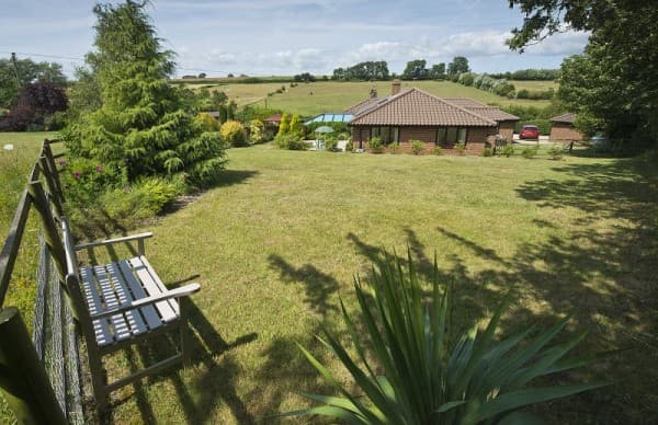 Garlands Retreat Holiday Cottage, Eythorne