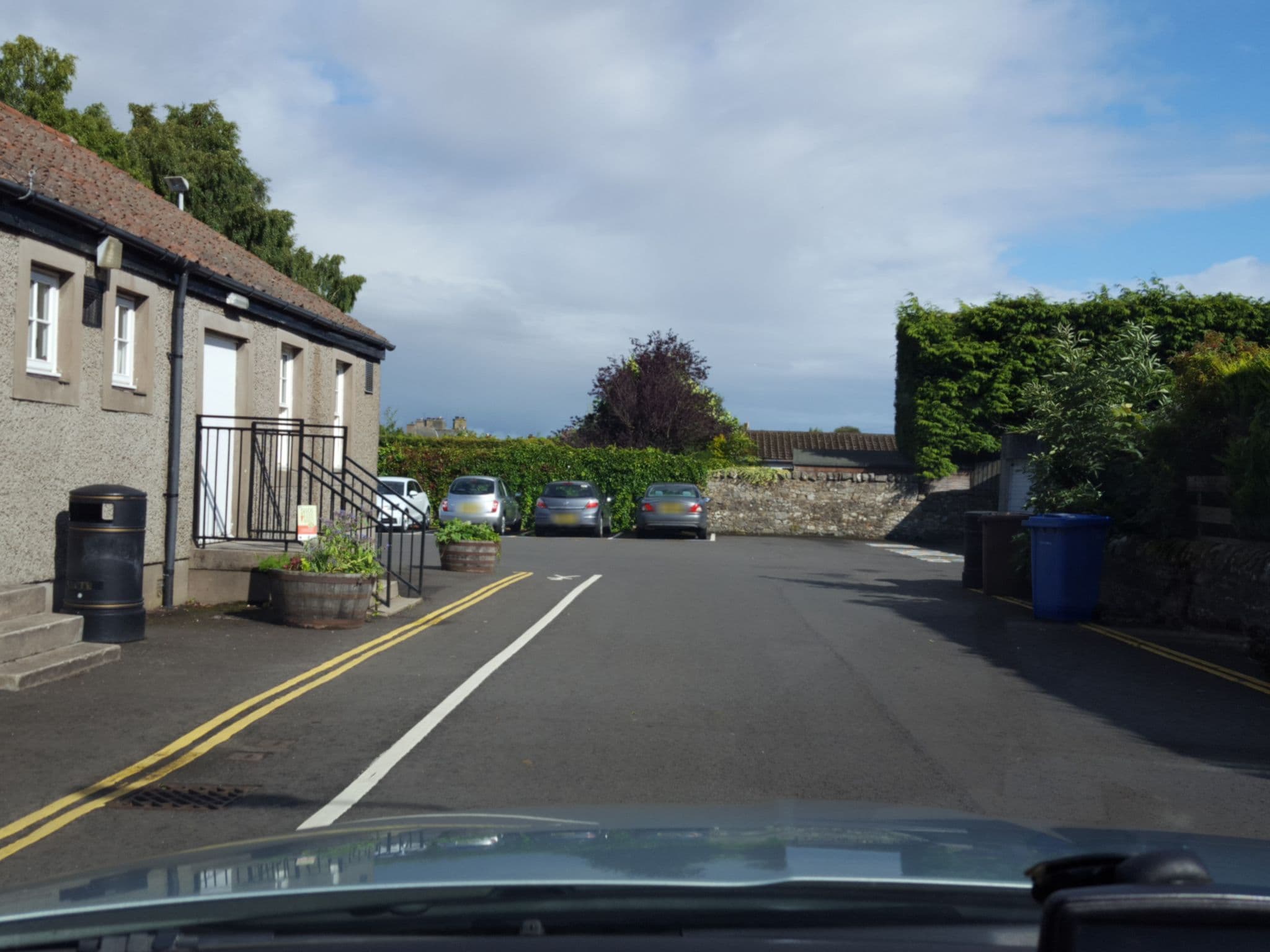 Street view near Bnot Cottage, Falkland — © hobgoblin (CC BY-SA · Mapillary)