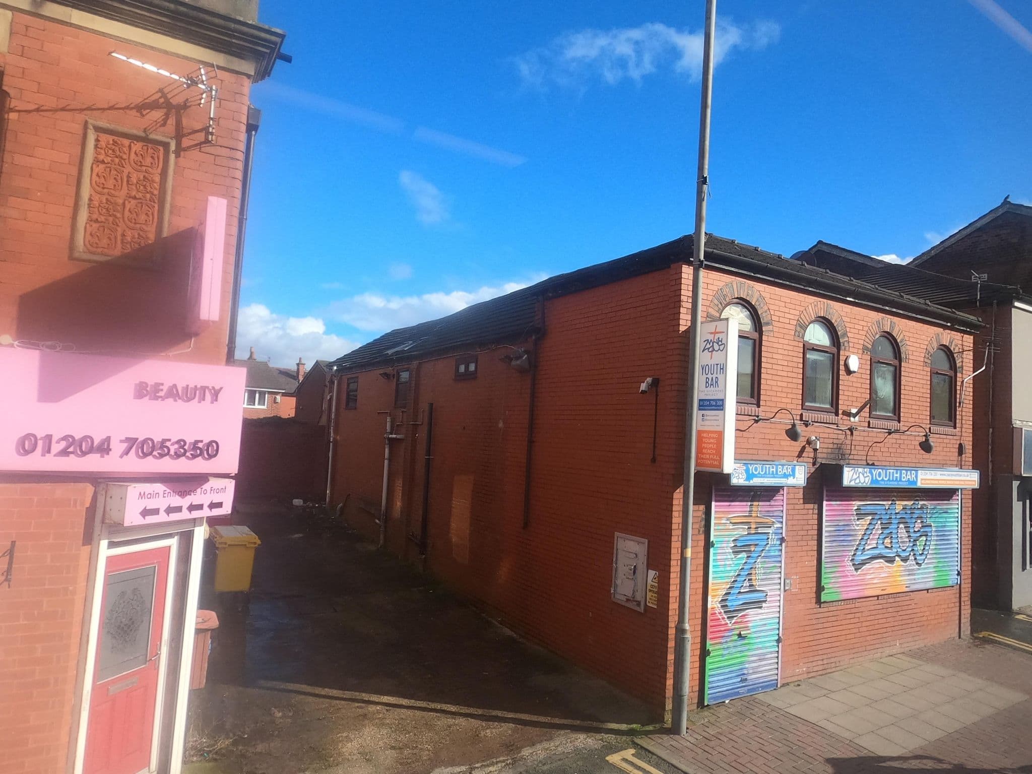 Street view near Wellington Hotel, Farnworth — © tonys999 (CC BY-SA · Mapillary)