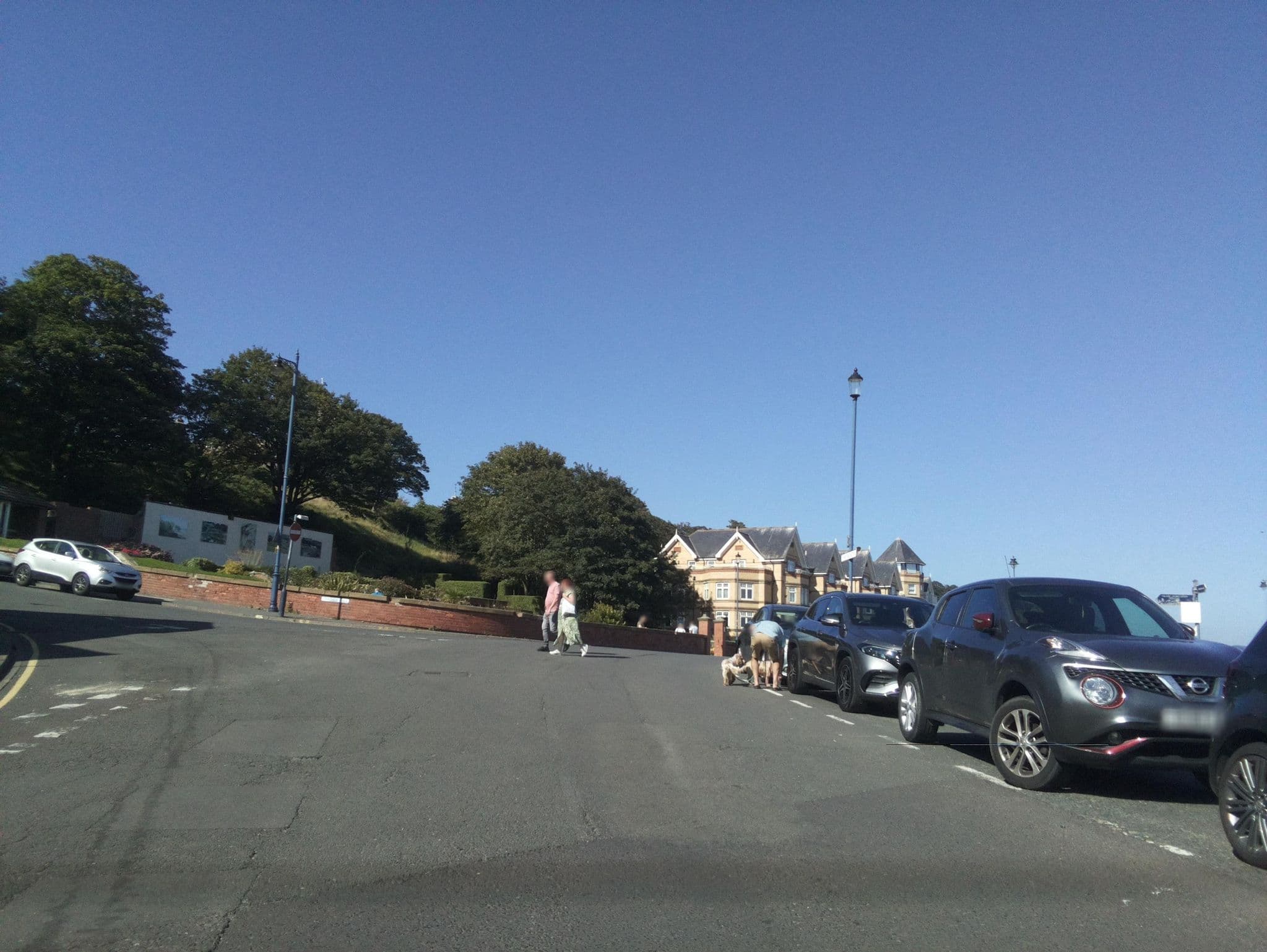 Street view near Hope Cottages, Filey — © southglos (CC BY-SA · Mapillary)