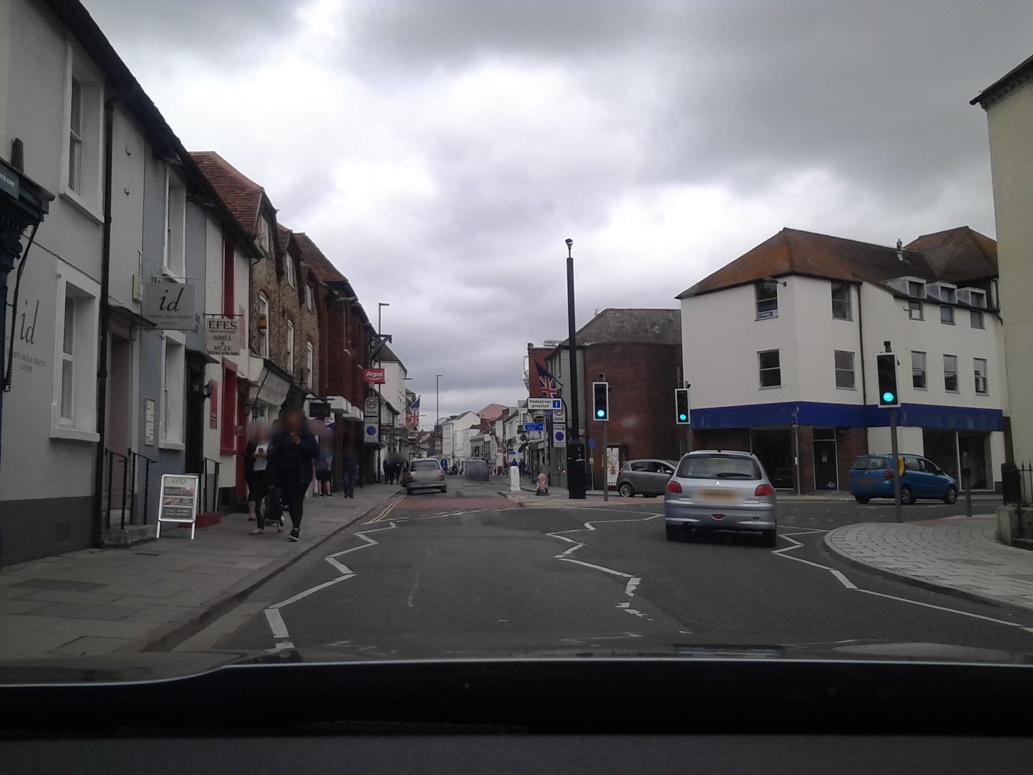 Street view near Globe Hotel, Chichester — © apatookonpri (CC BY-SA · Mapillary)