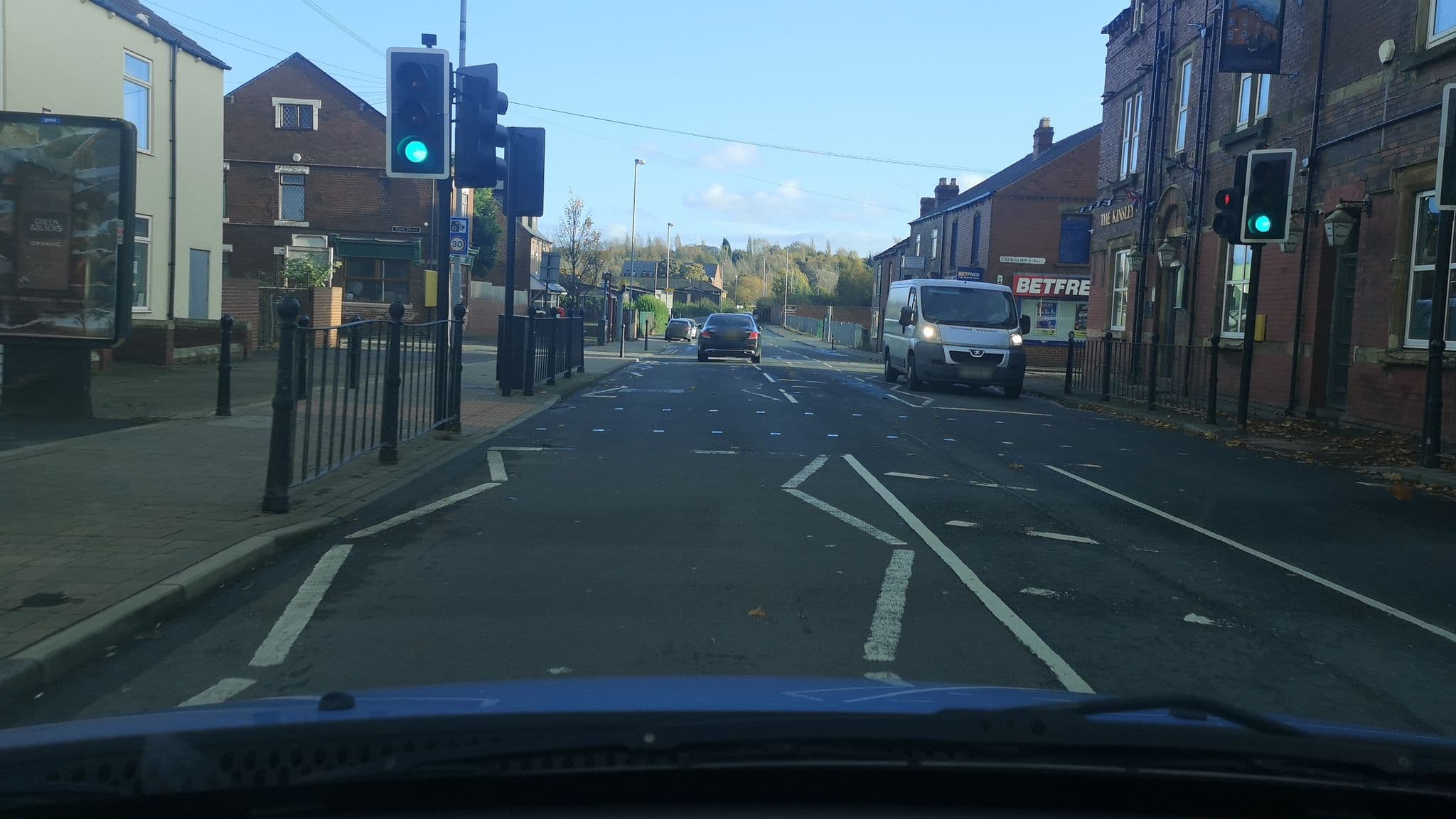 Street view near Kinsley Hotel, Fitzwilliam — © cuttlebug (CC BY-SA · Mapillary)