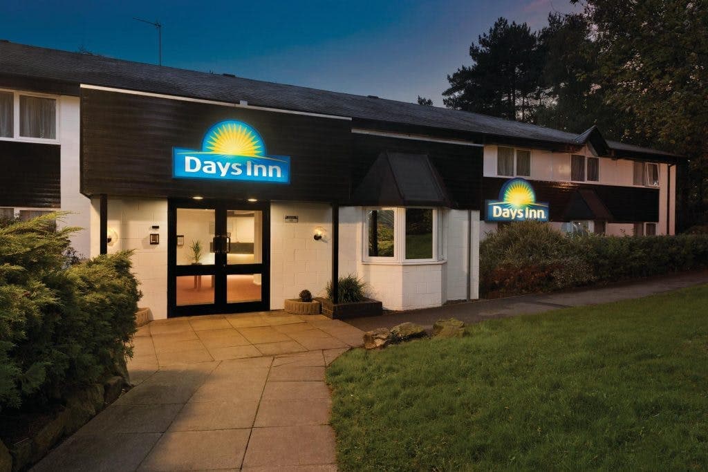 Days Inn Fleet M3, Fleet