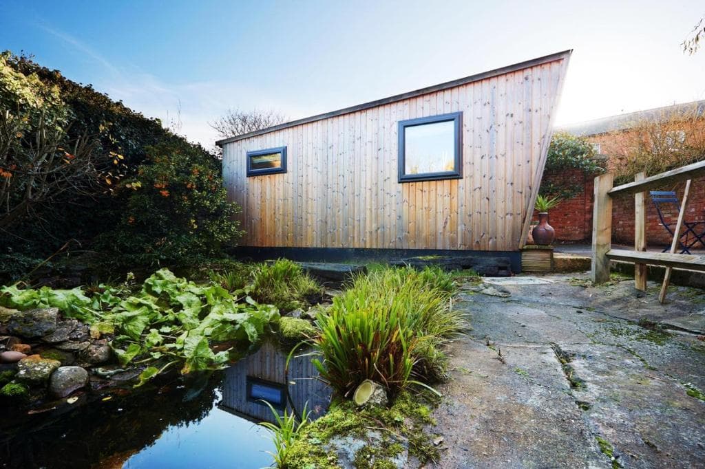 The Cabin, Flore