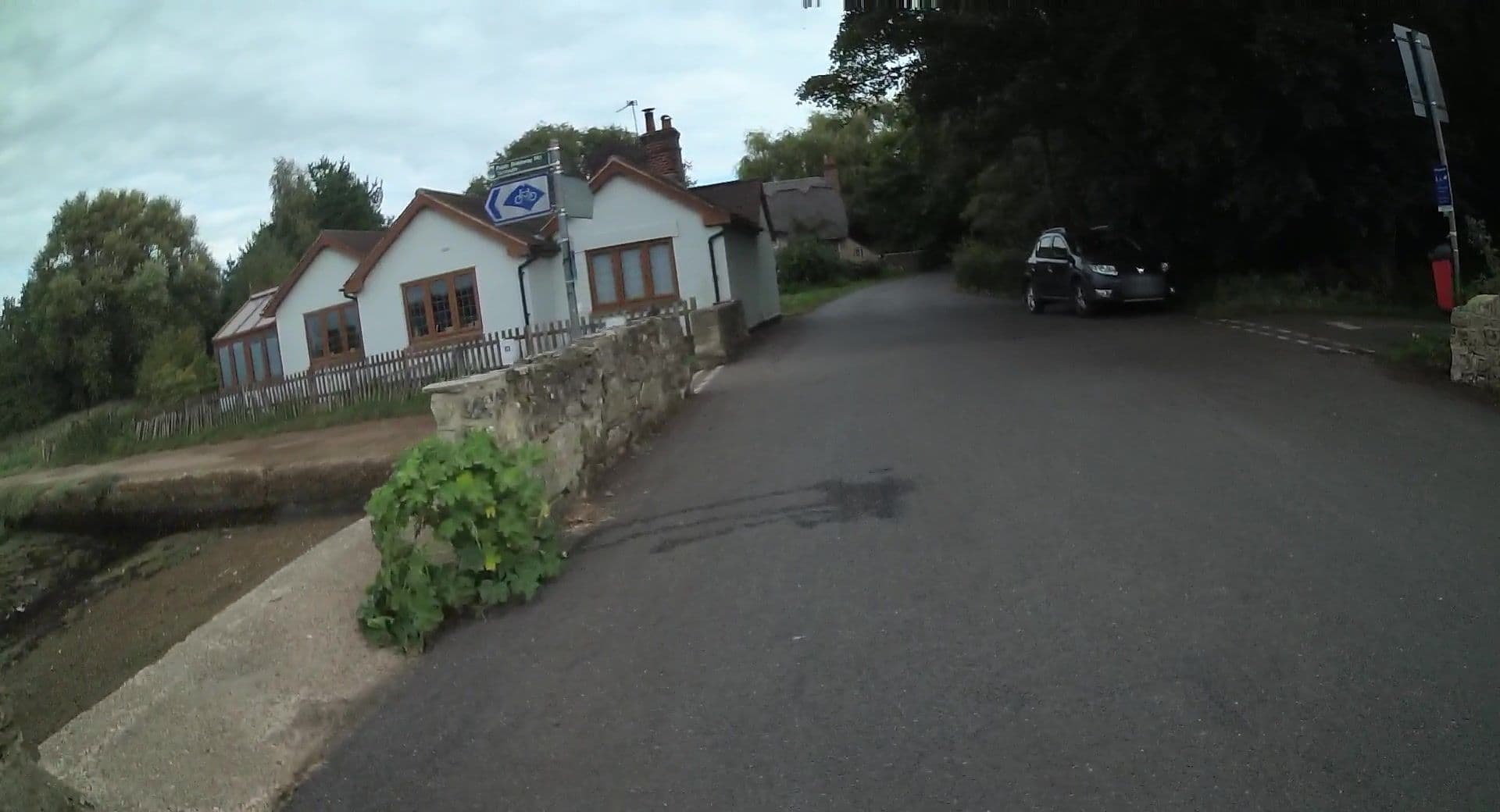 Street view near Afton Thatch, Freshwater — © jpennycook (CC BY-SA · Mapillary)