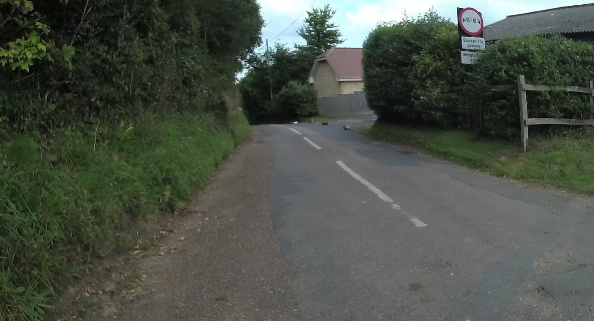Street view near Stoats Farm Campsite and Shop, Totland — © jpennycook (CC BY-SA · Mapillary)