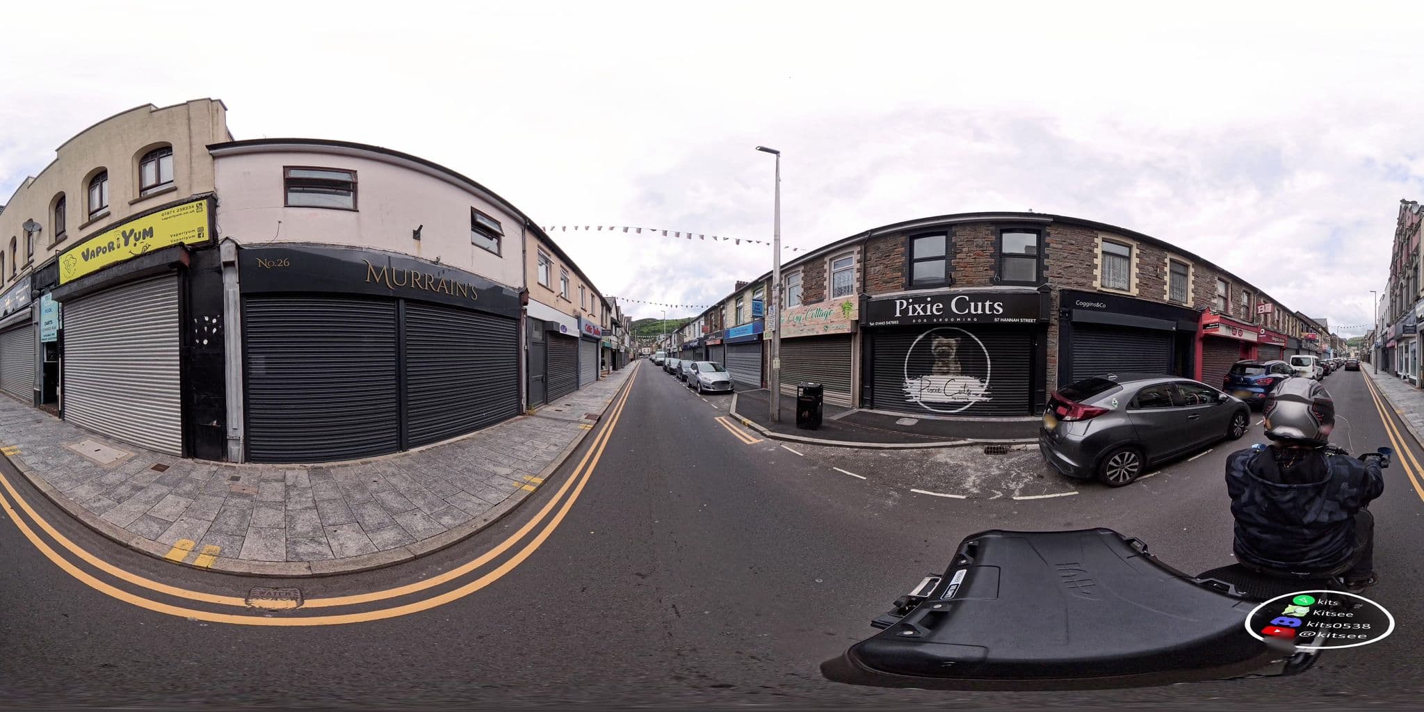 Street view near The Cosy Cottage, Tonyrefail — © kits (CC BY-SA · Mapillary)