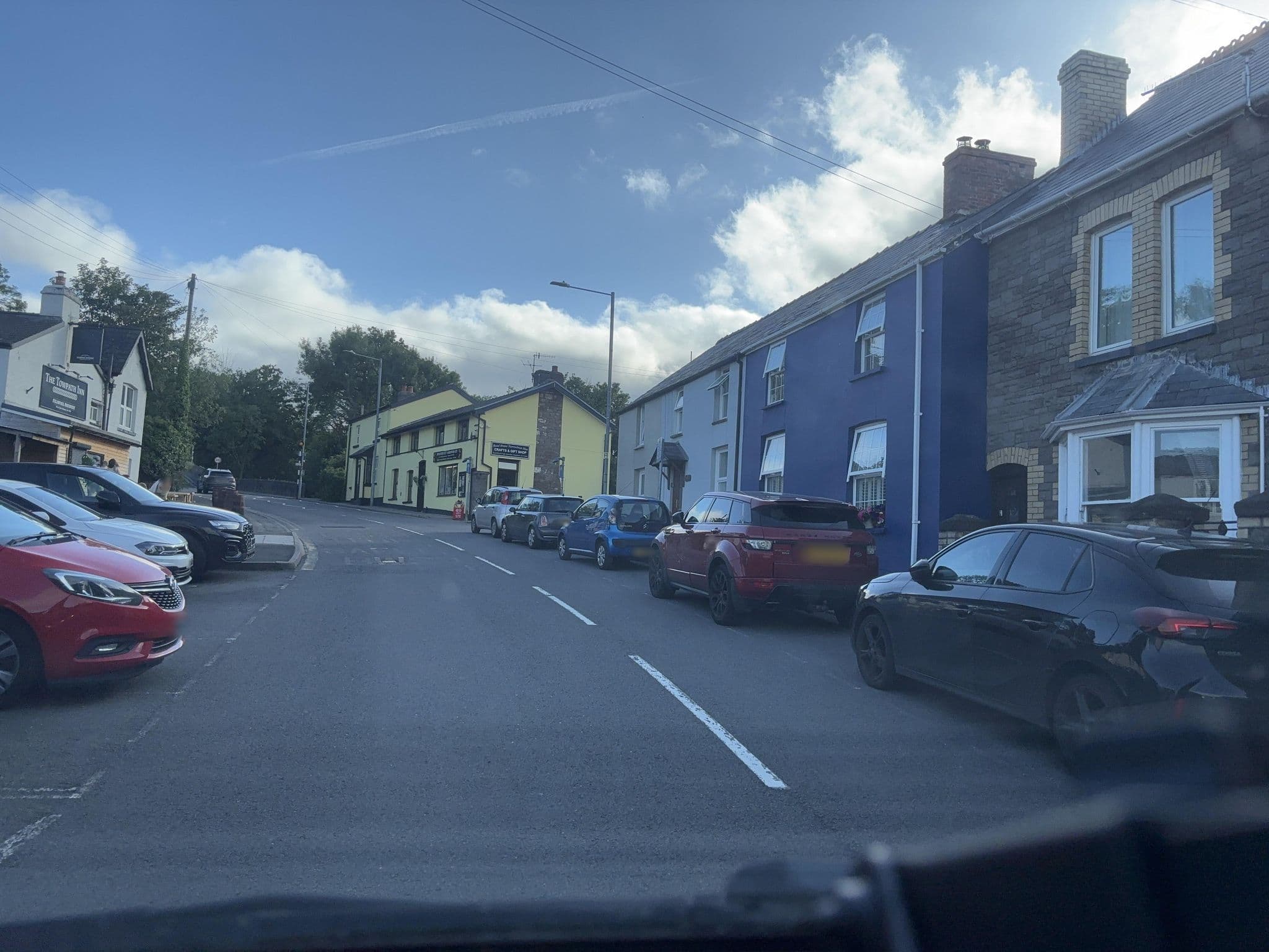 Street view near The Towpath Inn, Gilwern — © swinetown (CC BY-SA · Mapillary)