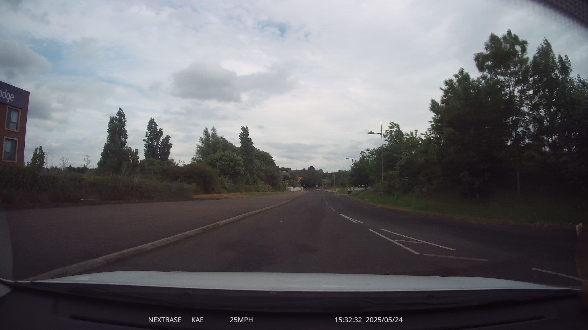 Street view near Travelodge Gravesend hotel, Istead Rise — © lamaar639 (CC BY-SA · Mapillary)