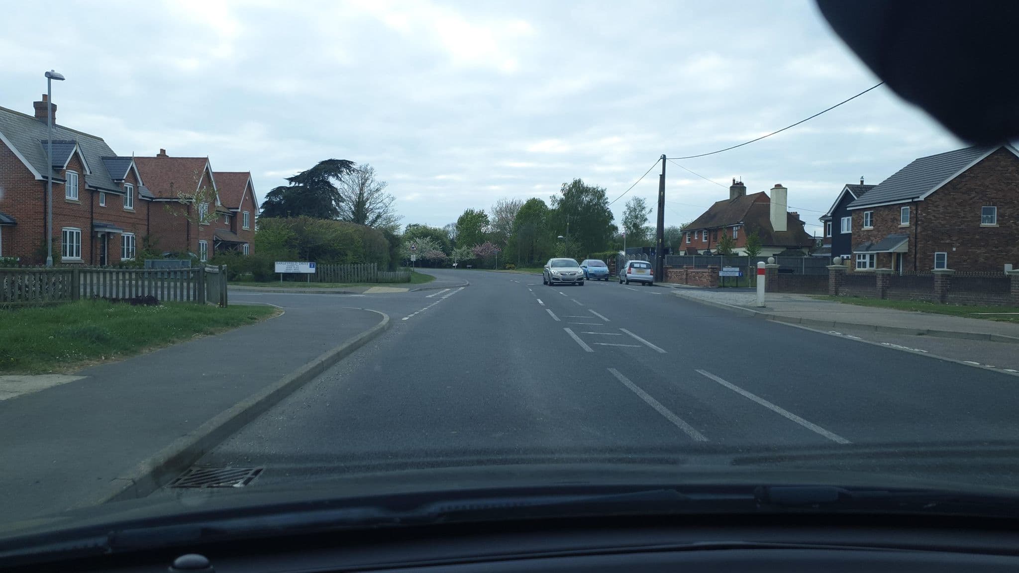 Street view near Homestead Lake Park, Thorpe le Soken — © edloach (CC BY-SA · Mapillary)