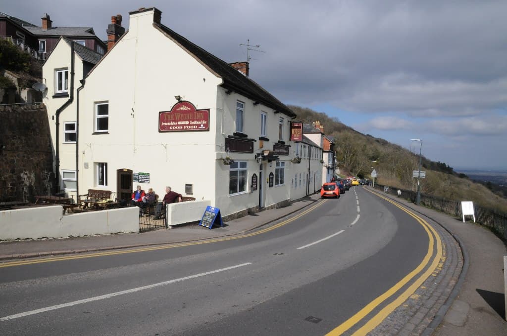 The Wyche Inn (via Wikimedia Commons, CC BY-SA 2.0)