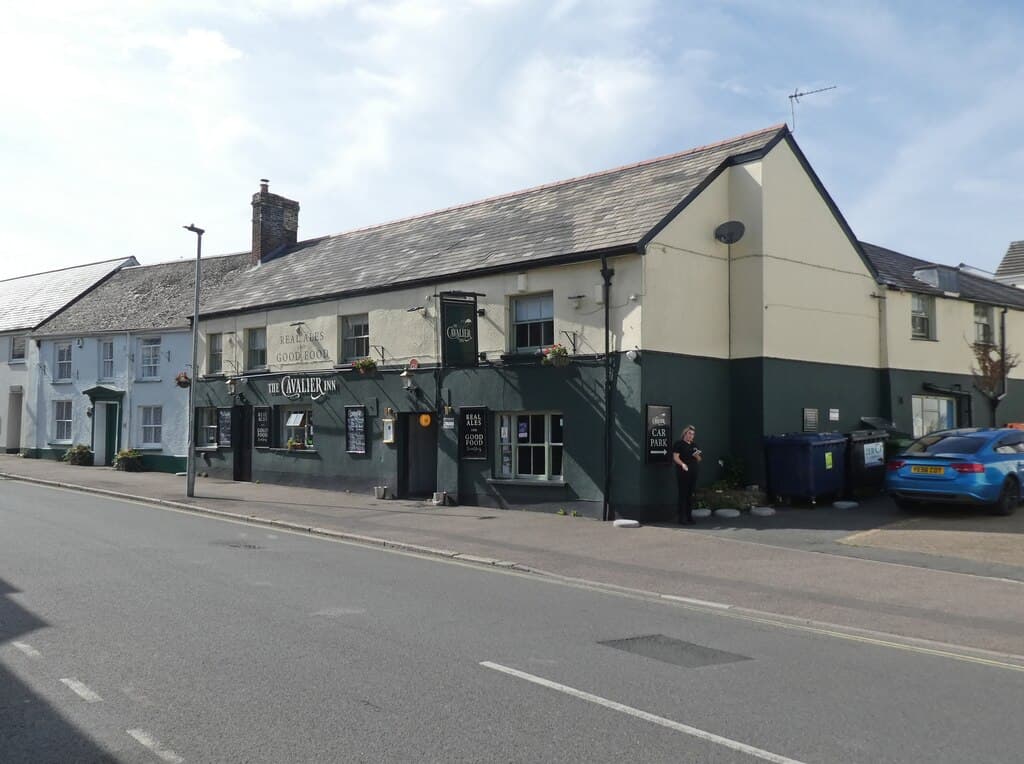 Cavalier Inn (via Wikimedia Commons, CC BY-SA 2.0)