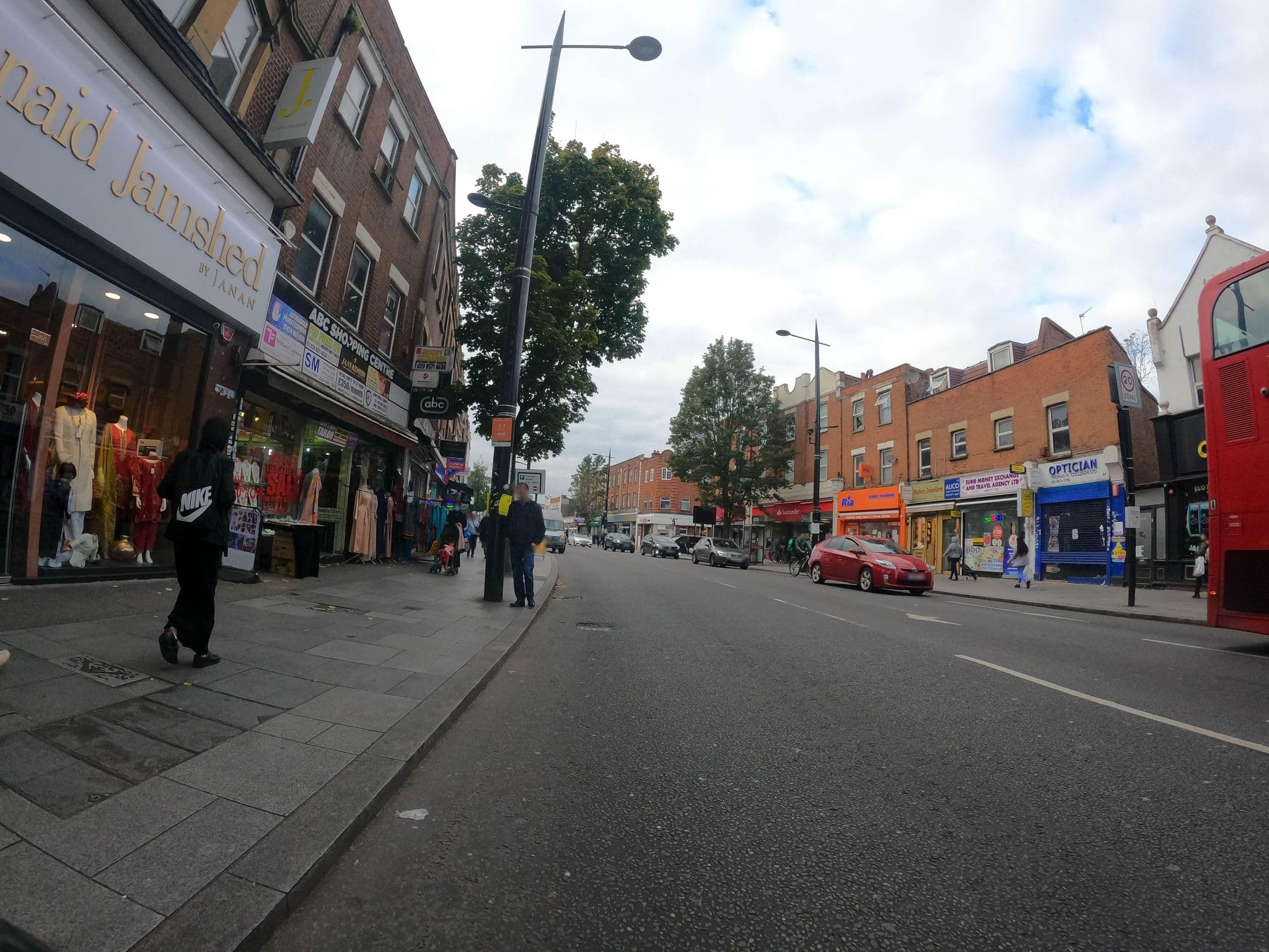 Street view near The Broadway Hotel - London Heathrow, Southall — © milhouse (CC BY-SA · Mapillary)