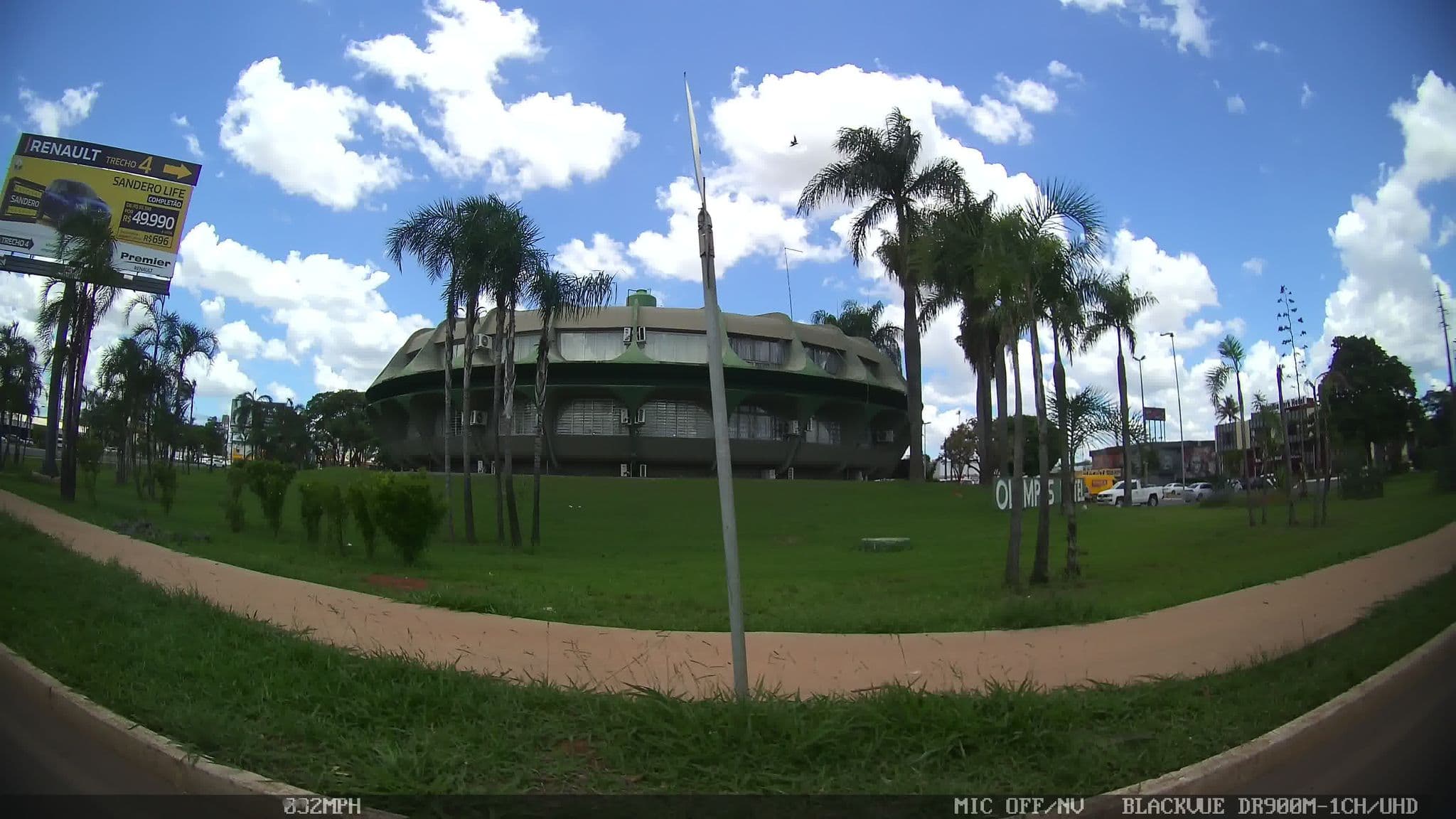 Street view near Olympus Hotel, Setor de Indústria e Abastecimiento — © kaart_4 (CC BY-SA · Mapillary)