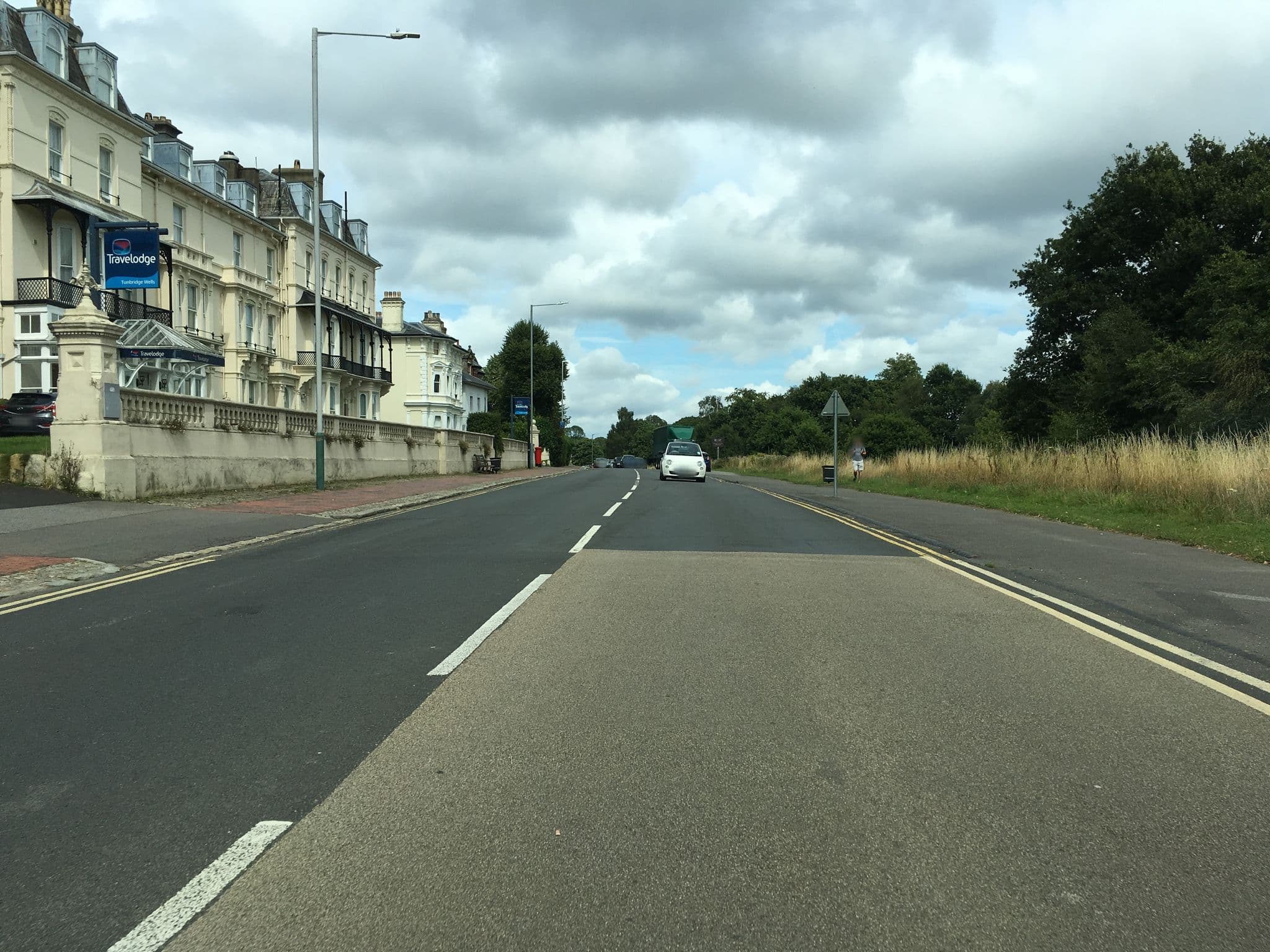 Street view near Wellington Hotel, Royal Tunbridge Wells — © southglos (CC BY-SA · Mapillary)