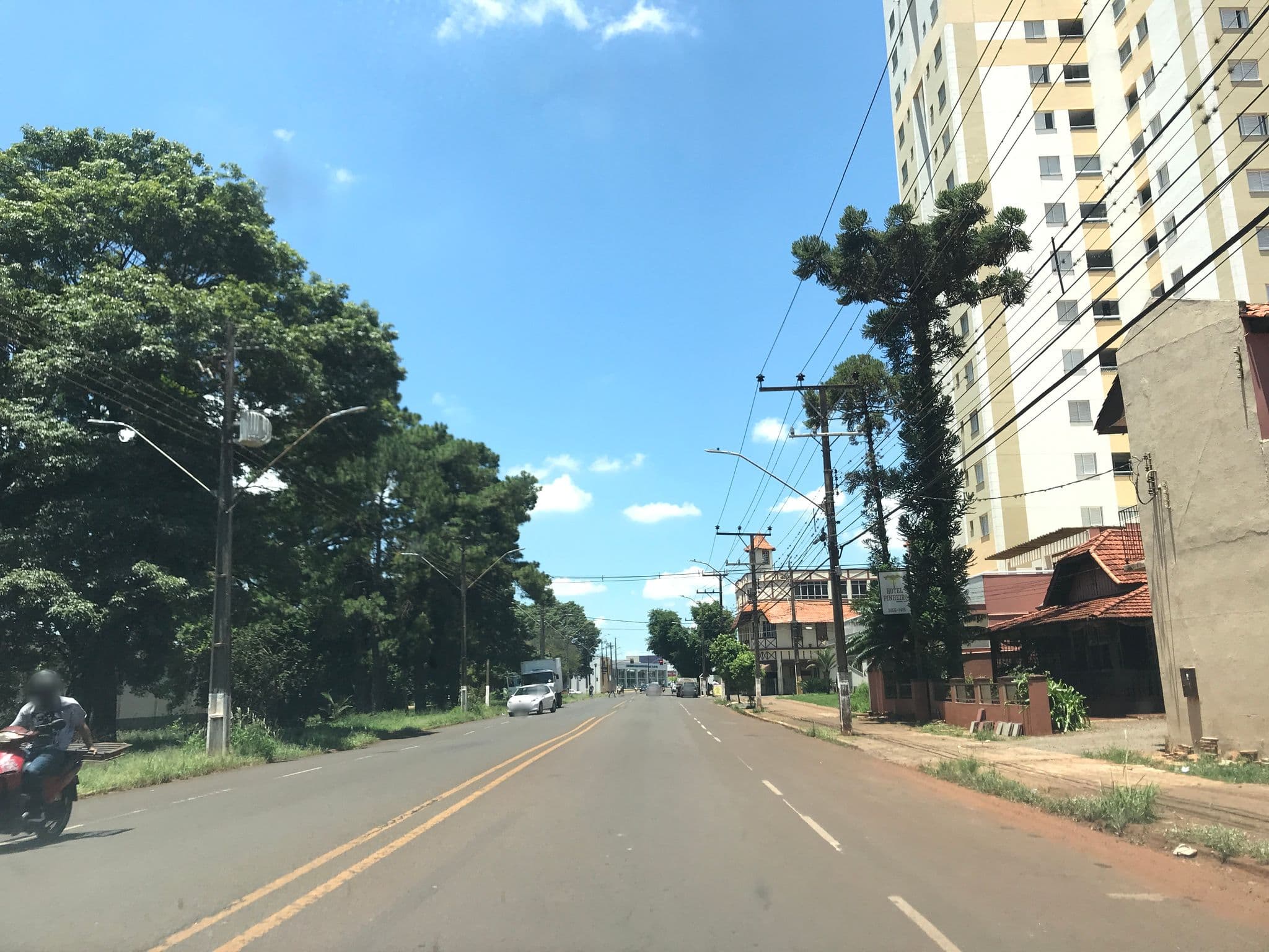 Street view near Hotel Avenida, Rolândia — © wesleygmartins (CC BY-SA · Mapillary)