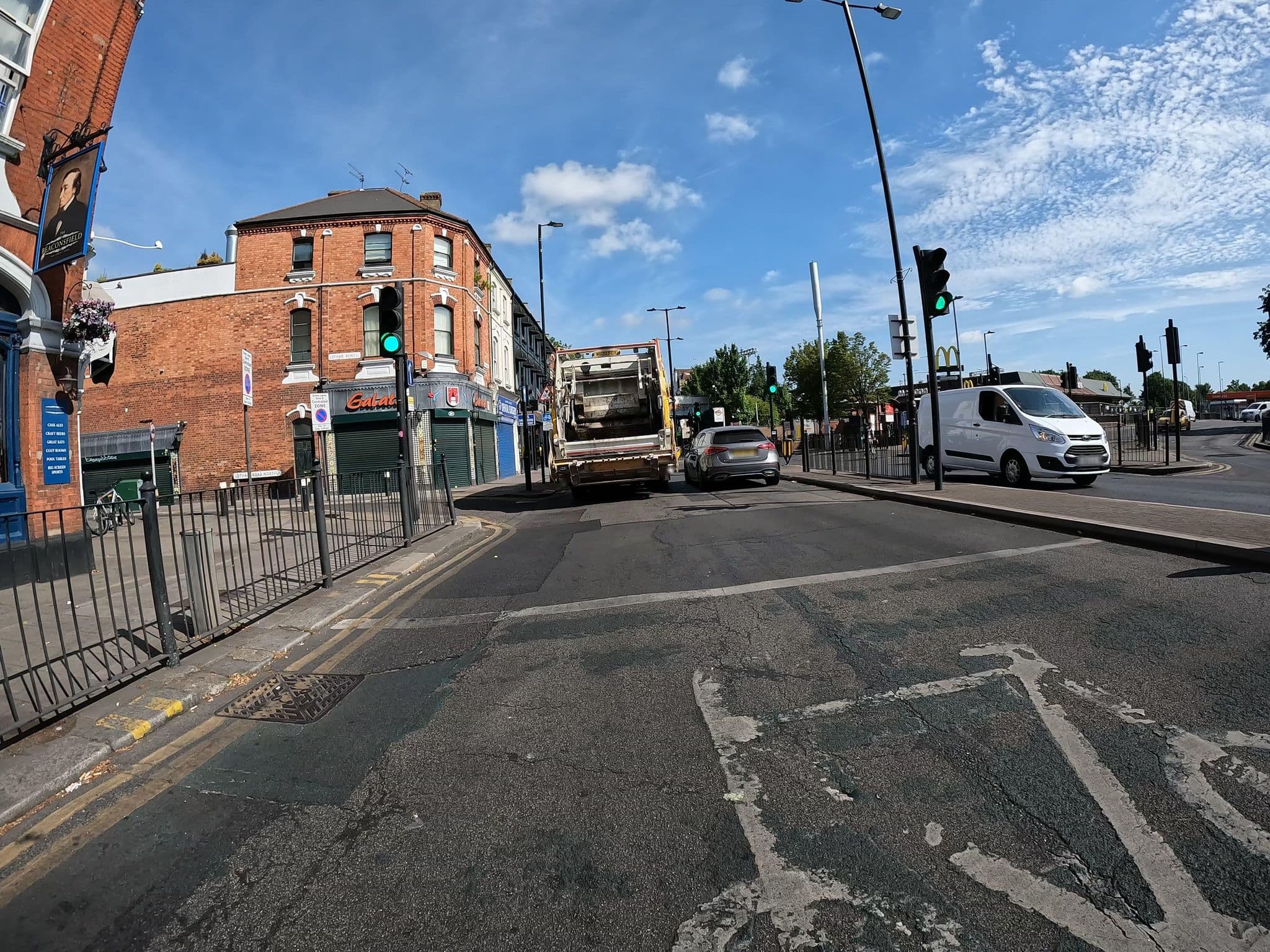 Street view near Beaconsfield Hotel - Twin Room, Harringay — © erias (CC BY-SA · Mapillary)