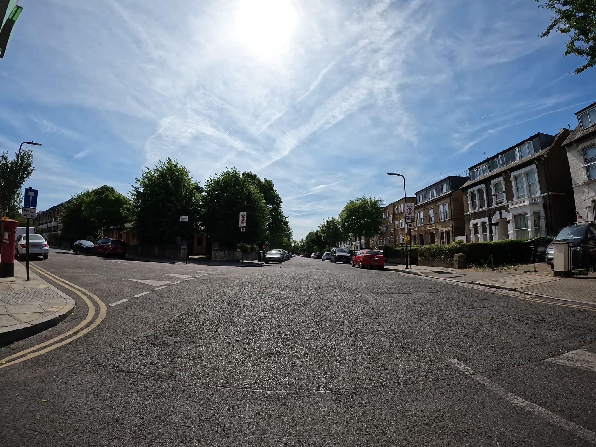 Street view near Rosedene Hotel, Stroud Green — © erias (CC BY-SA · Mapillary)