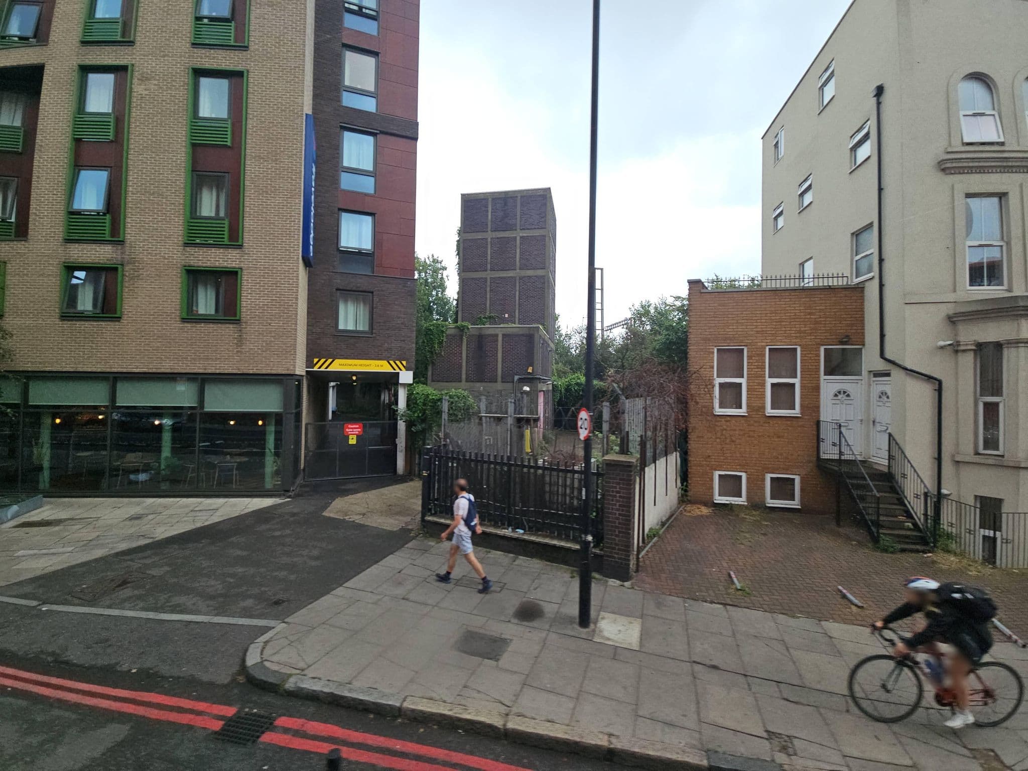 Street view near The Maryland Hotel, Highbury — © pbb (CC BY-SA · Mapillary)