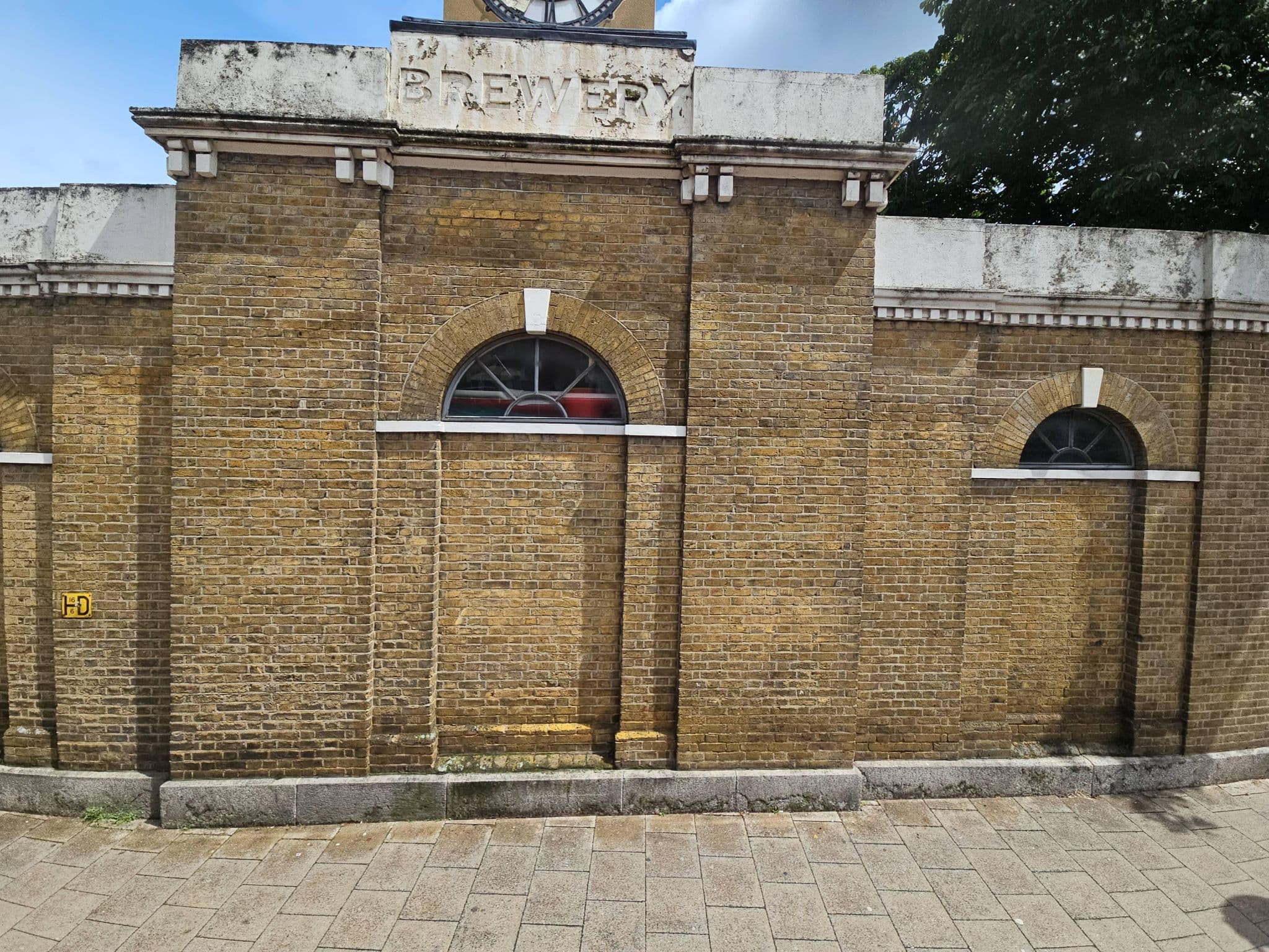 Street view near Whitbread Brewery, Tottenham — © pbb (CC BY-SA · Mapillary)