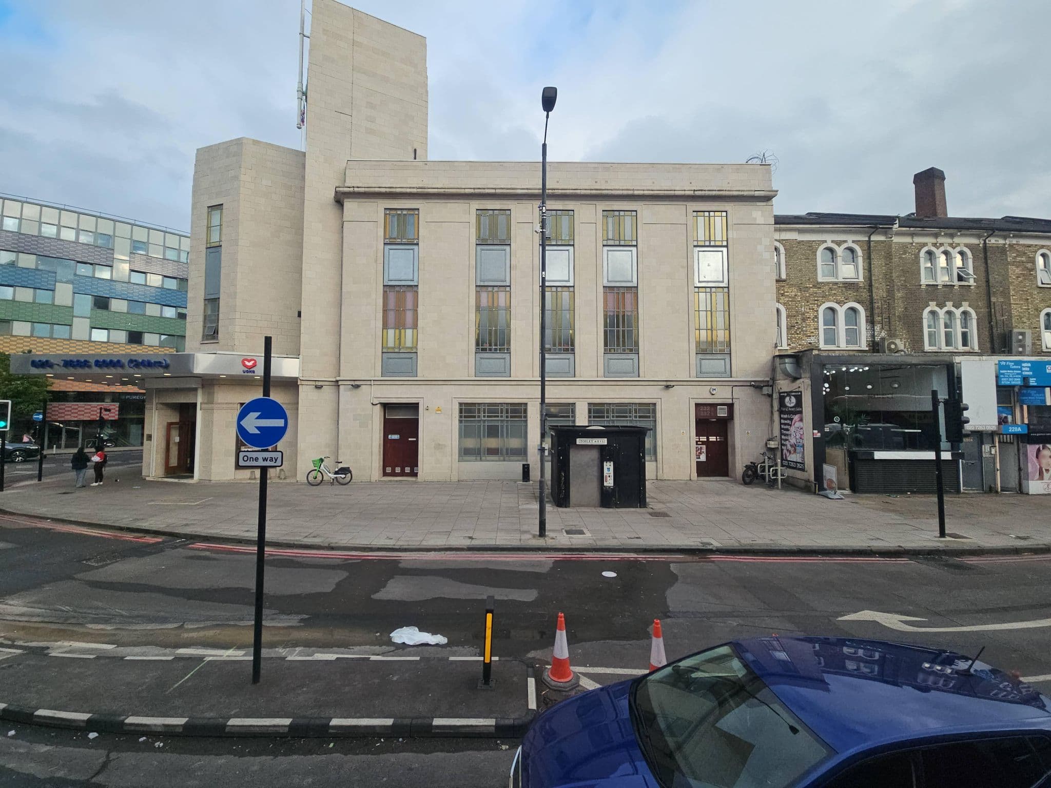 Street view near Stylish Retreat By Aresti Hotels - Three-Bedroom Apartment, Stroud Green — © pbb (CC BY-SA · Mapillary)