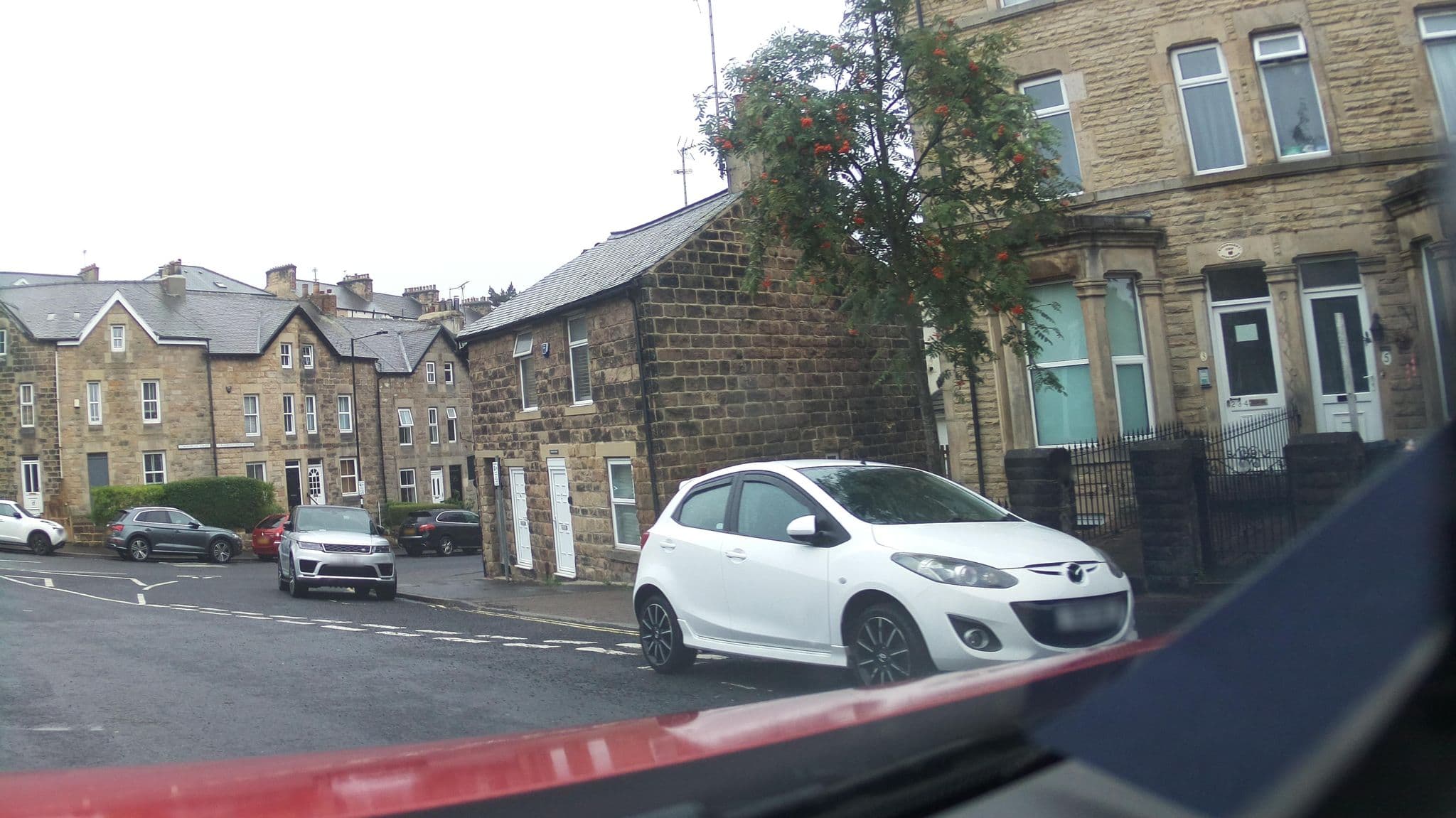 Street view near Geminian Guest House, Harrogate — © southglos (CC BY-SA · Mapillary)