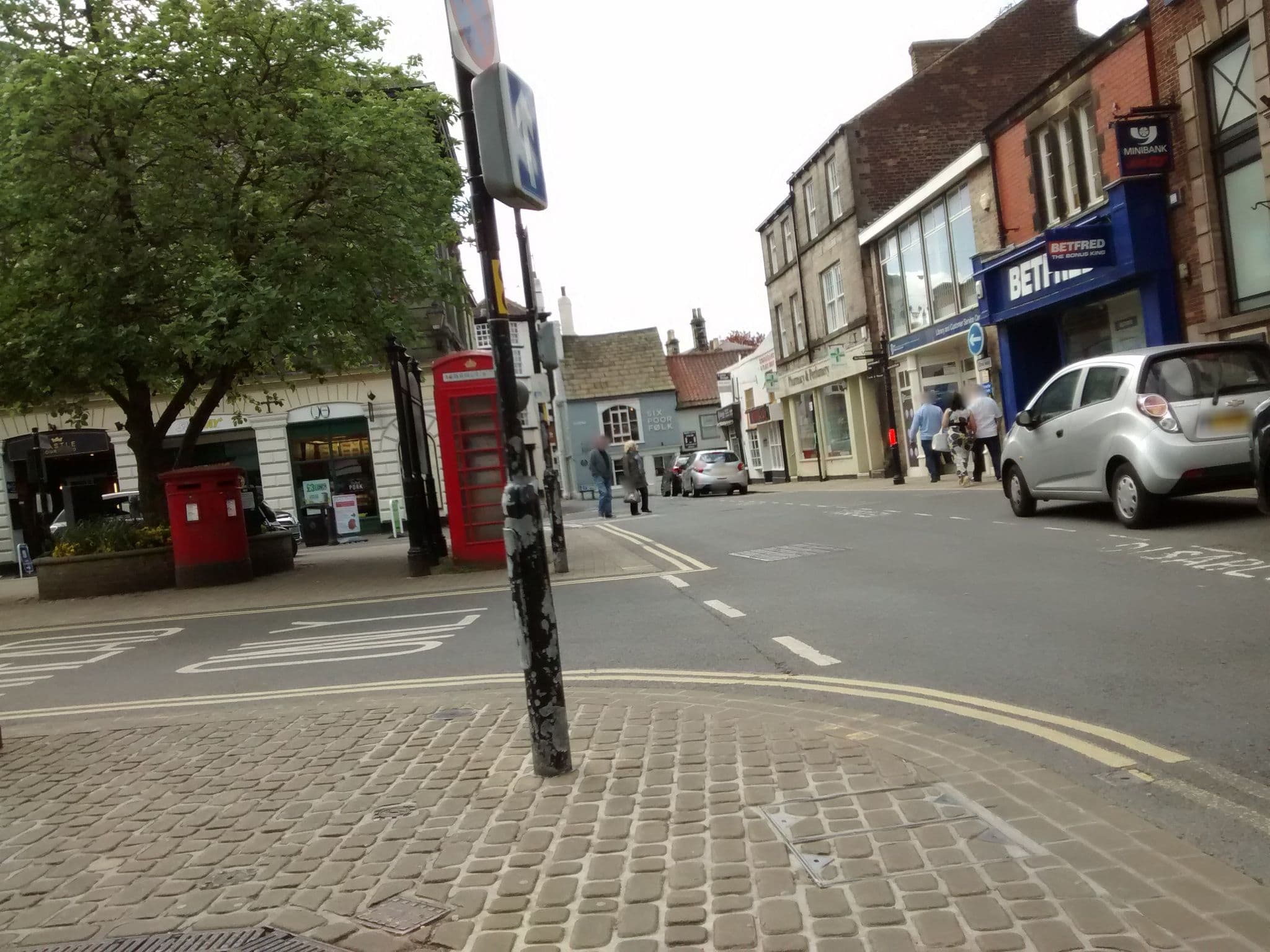 Street view near The Groves Inn, Knaresborough — © ljasq (CC BY-SA · Mapillary)
