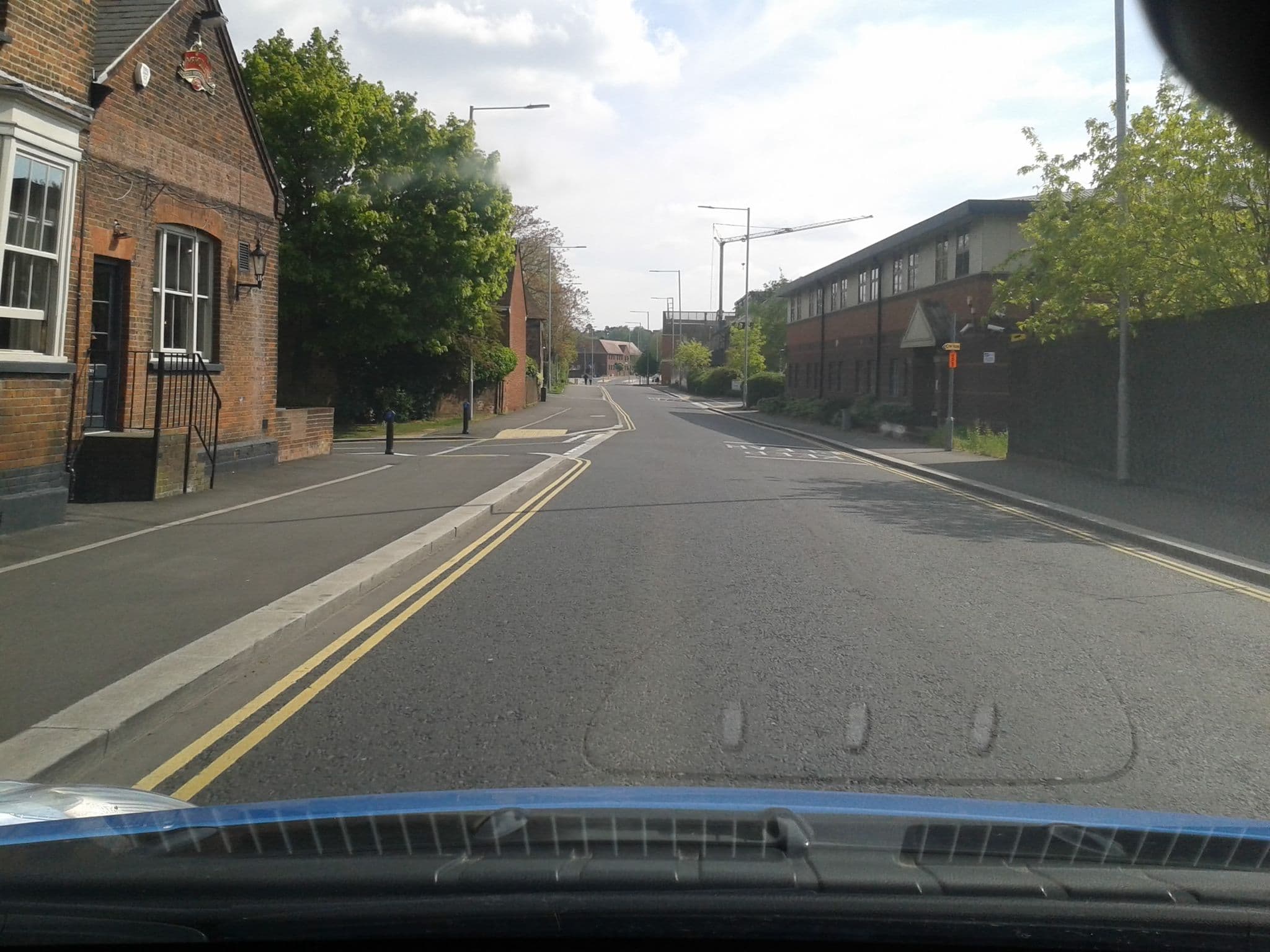 Street view near Red Lion Hotel, Hatfield — © zymurgic (CC BY-SA · Mapillary)