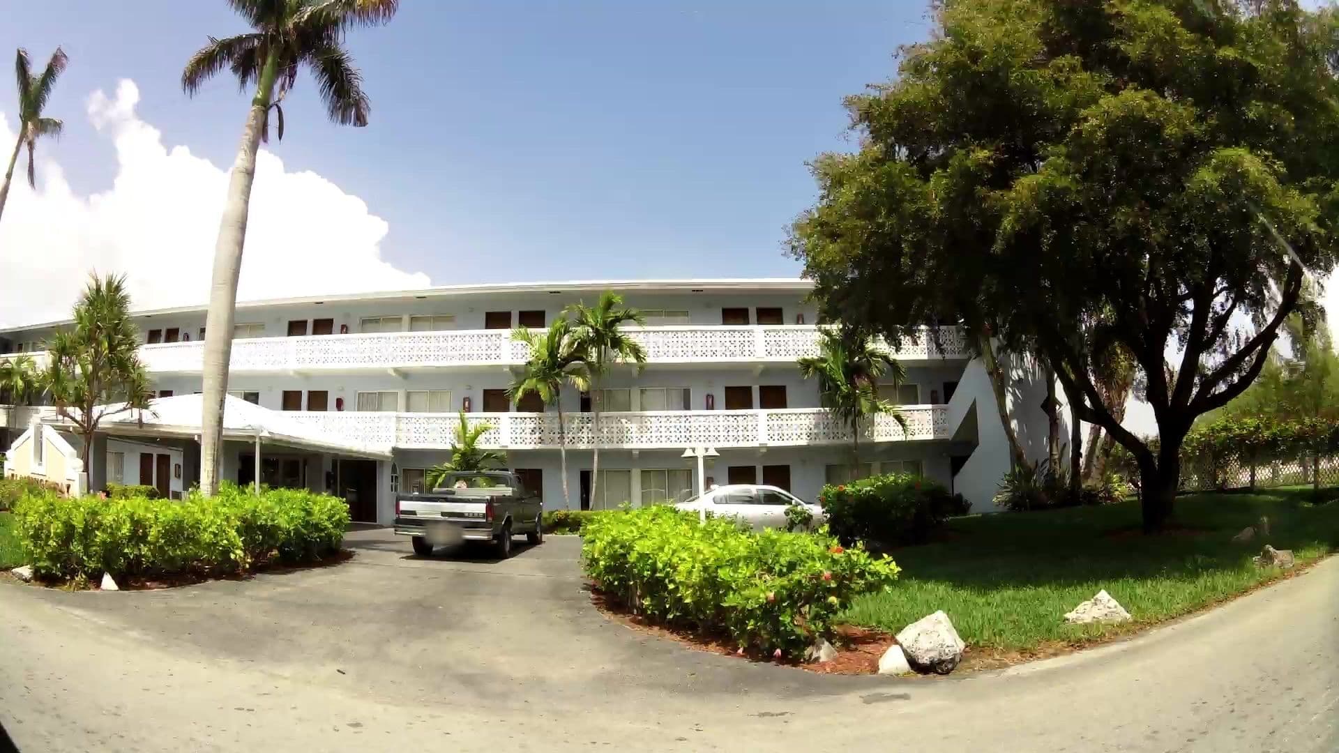 Street view near Club Grand Bahama & Flamingo Bay, Lucaya — © kaartcam (CC BY-SA · Mapillary)