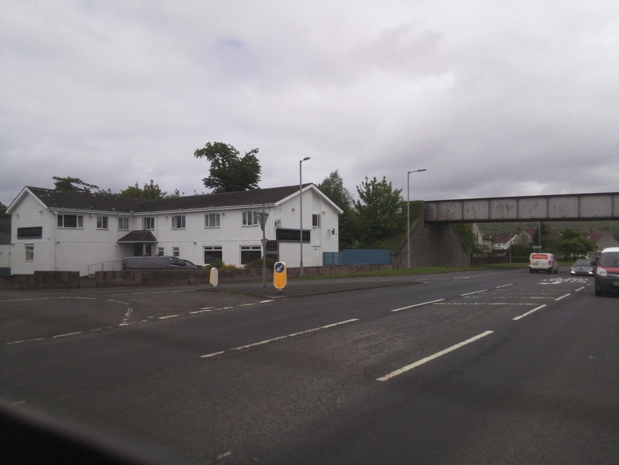 Street view near County Hotel, Helensburgh — © southglos (CC BY-SA · Mapillary)