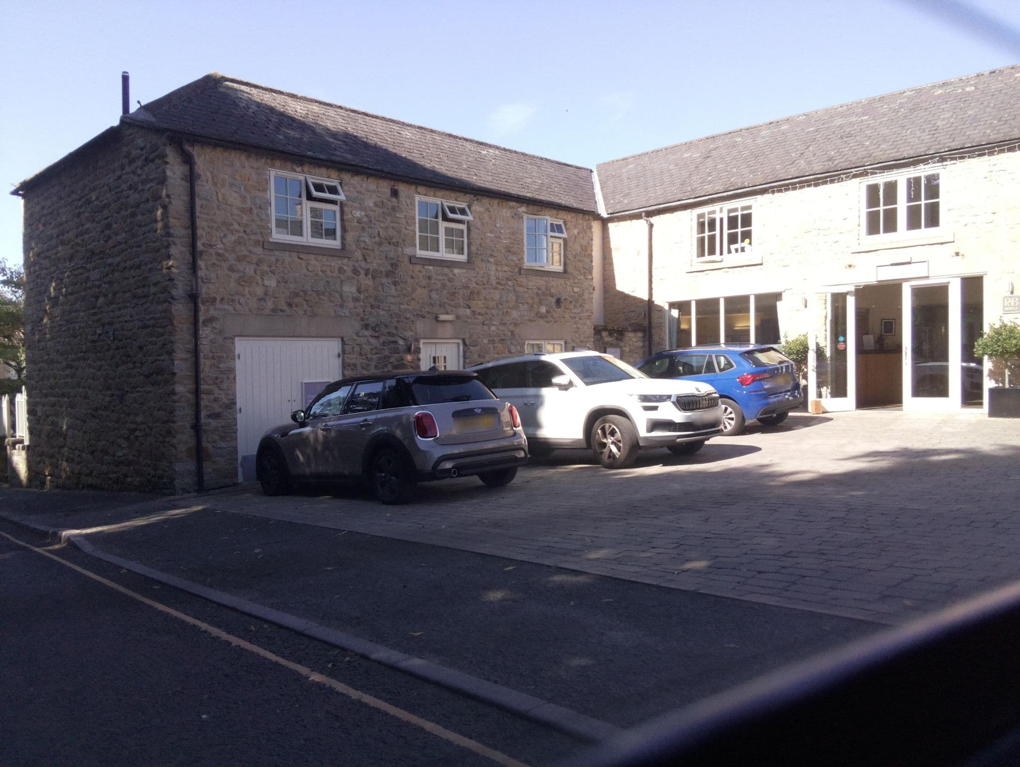 Street view near Feversham Arms Hotel & Verbena SpA, Helmsley — © southglos (CC BY-SA · Mapillary)