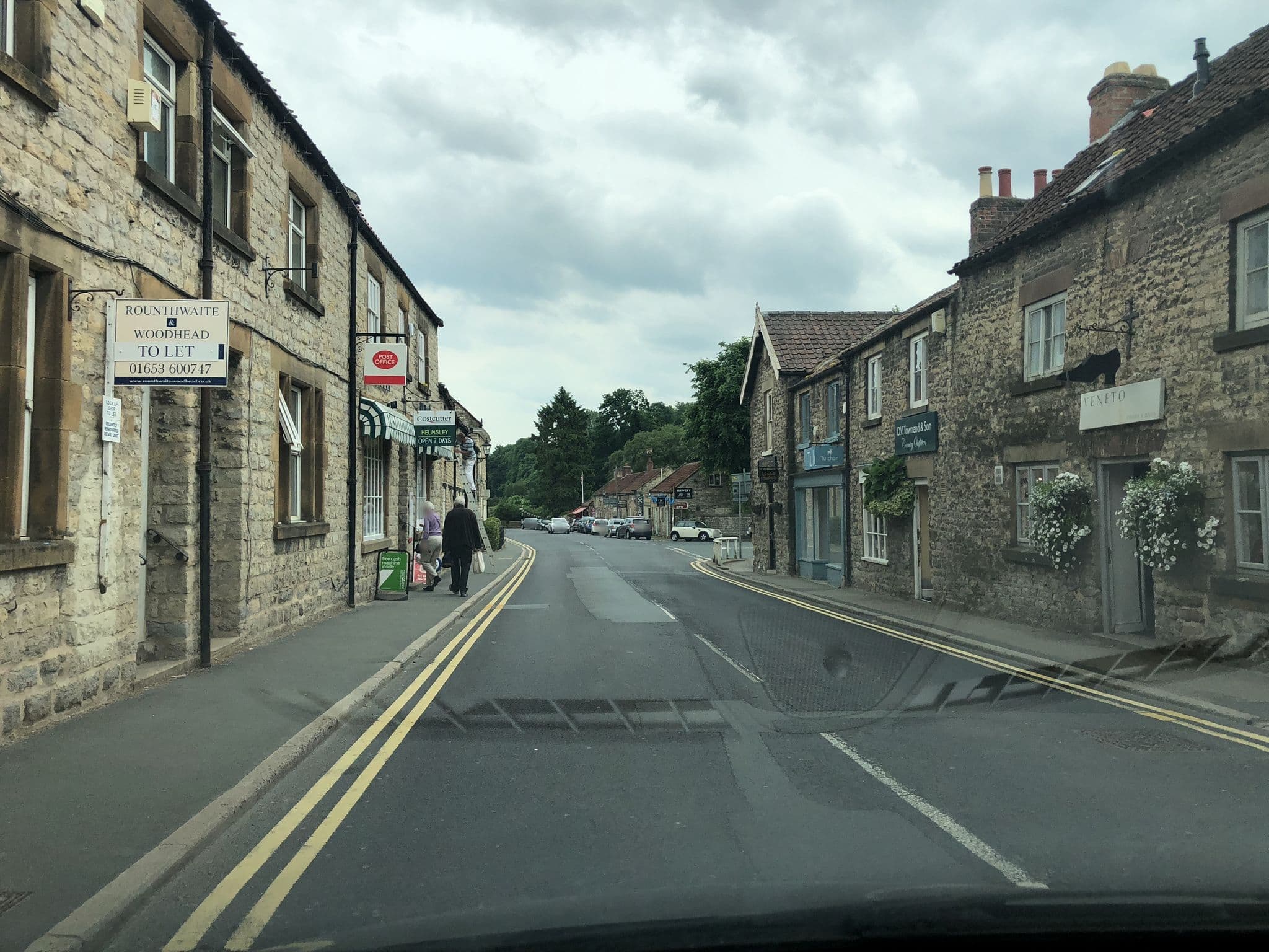 Street view near Porters Coffee Shop And B&B, Helmsley — © locator (CC BY-SA · Mapillary)